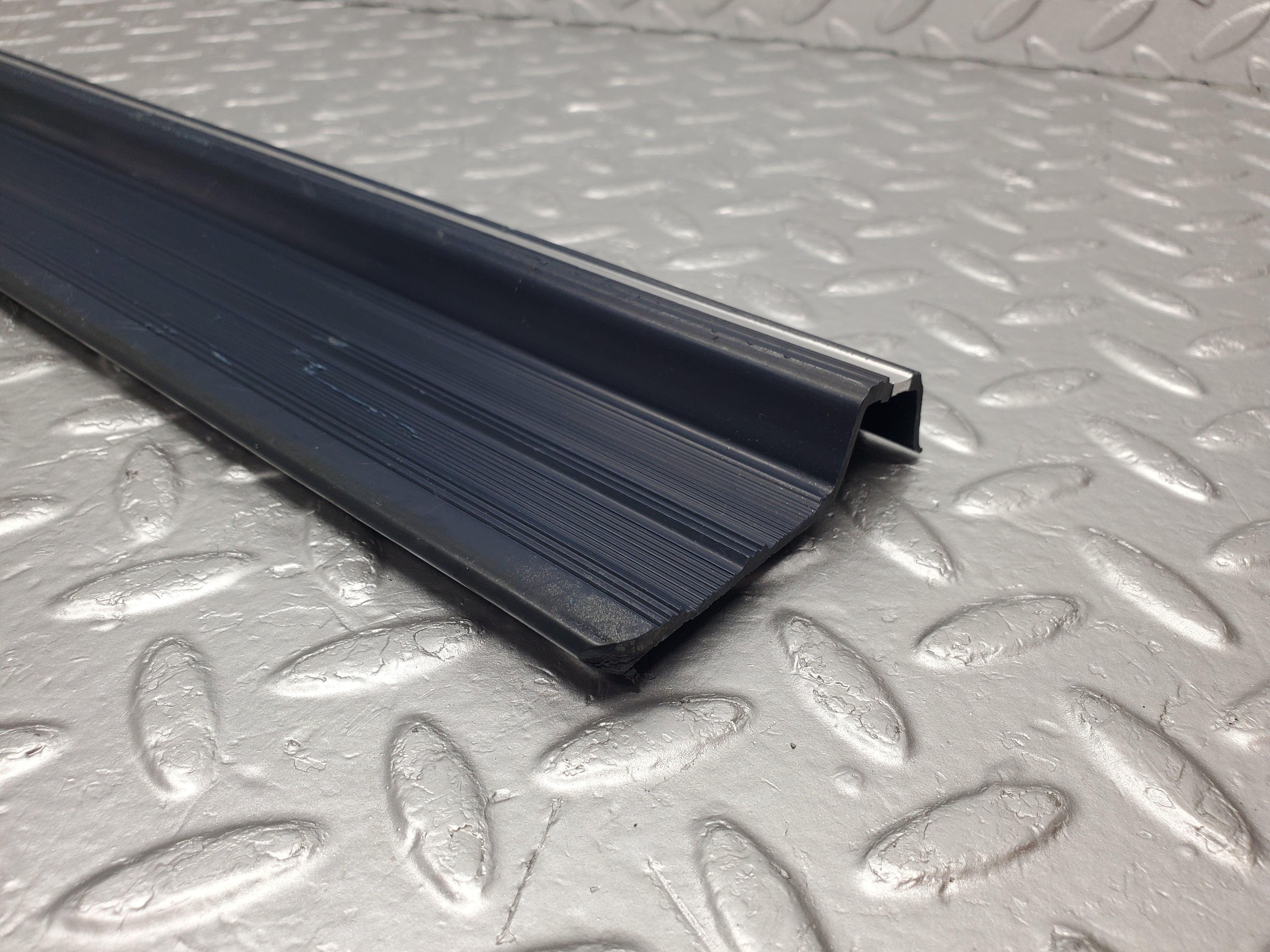 1402 Mercedes-Benz V123 240D LWB Rear Door Sill Trim Blue