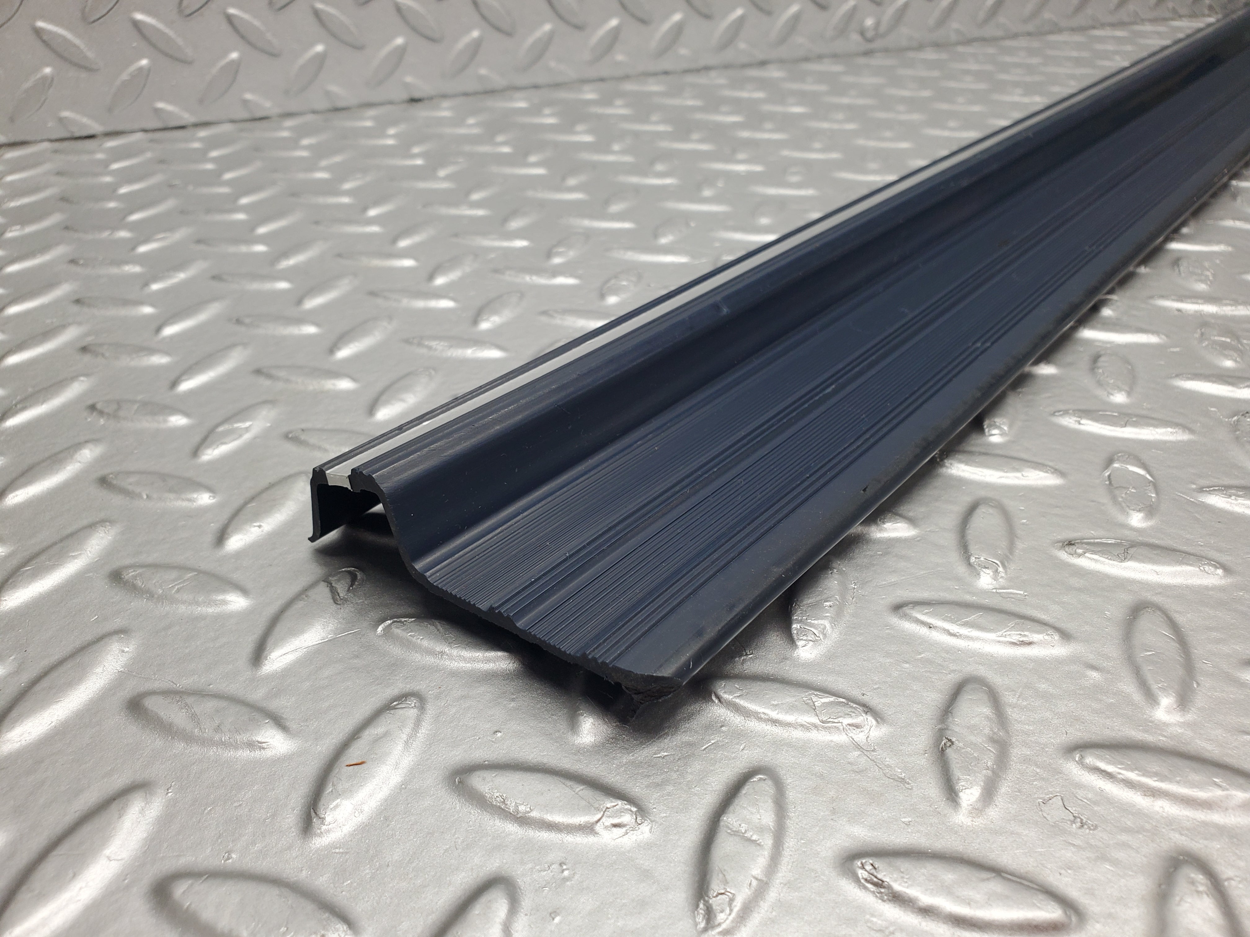 1402 Mercedes-Benz V123 240D LWB Rear Door Sill Trim Blue