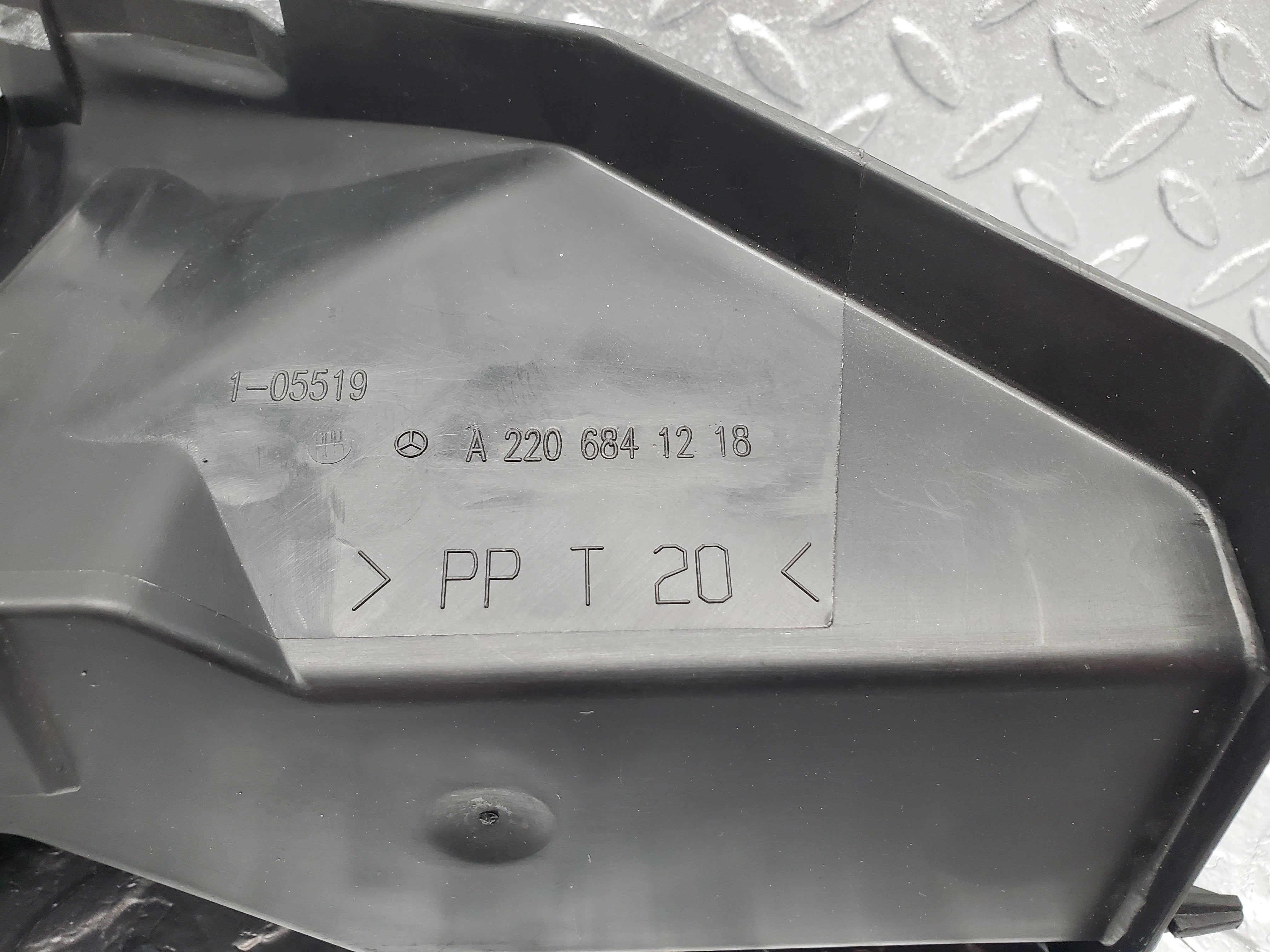 1485 Mercedes-Benz W220 S430 Brake Pedal Surround Cover 2206841218