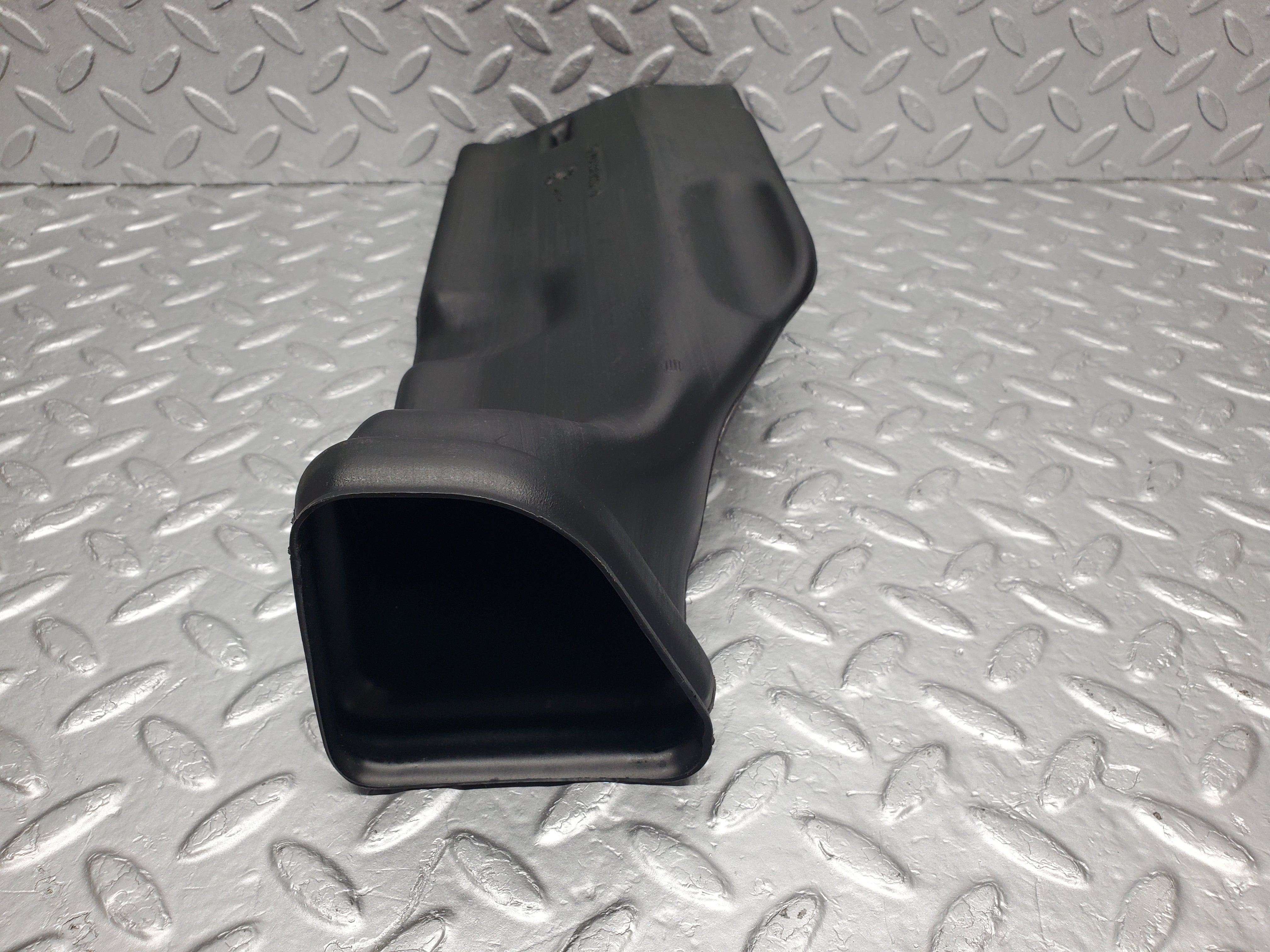 1487 Mercedes-Benz W220 S430 Air Duct Pipe 2208310446