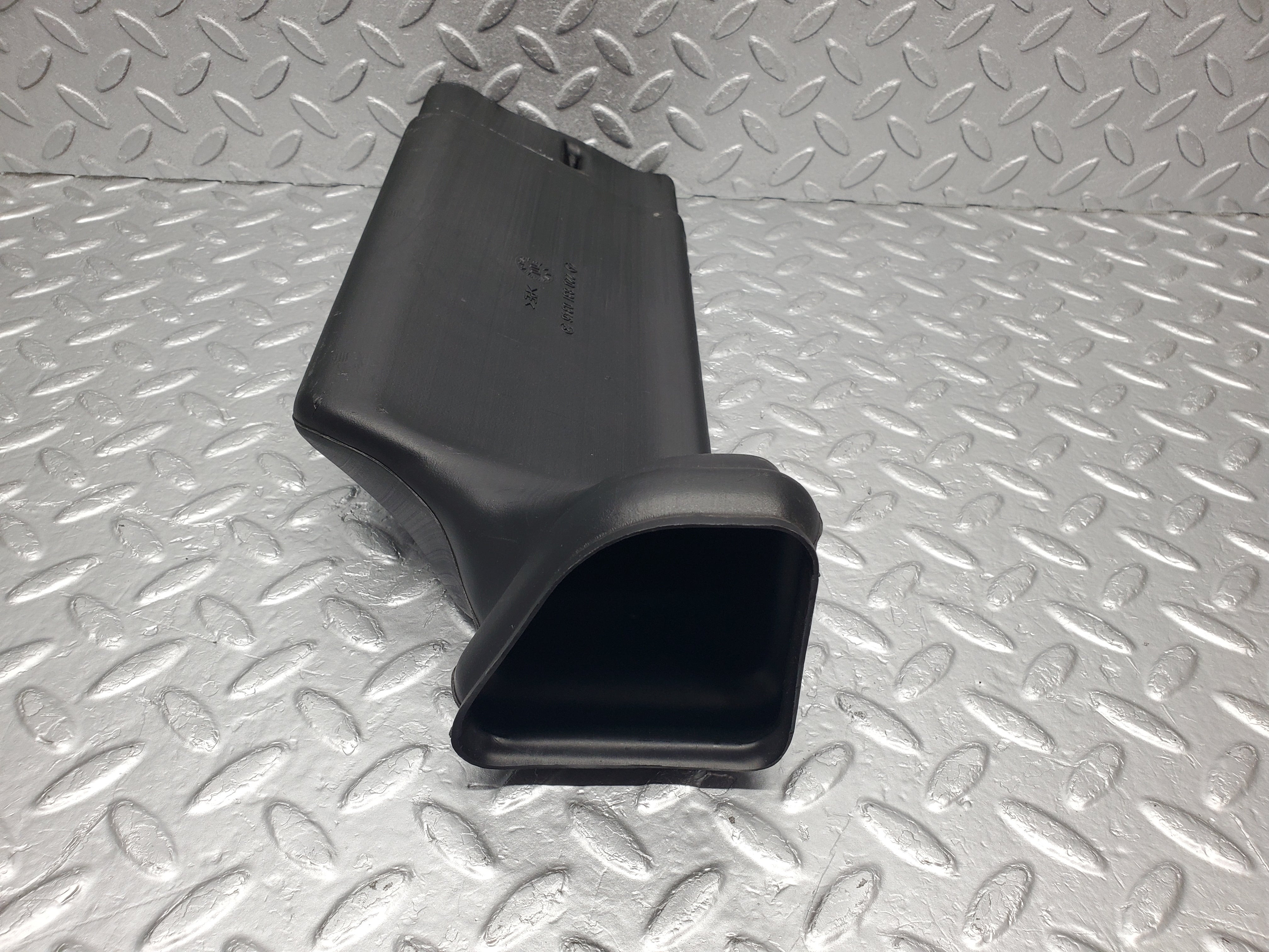 1486 Mercedes-Benz W220 S430 Air Duct Pipe 2208310346