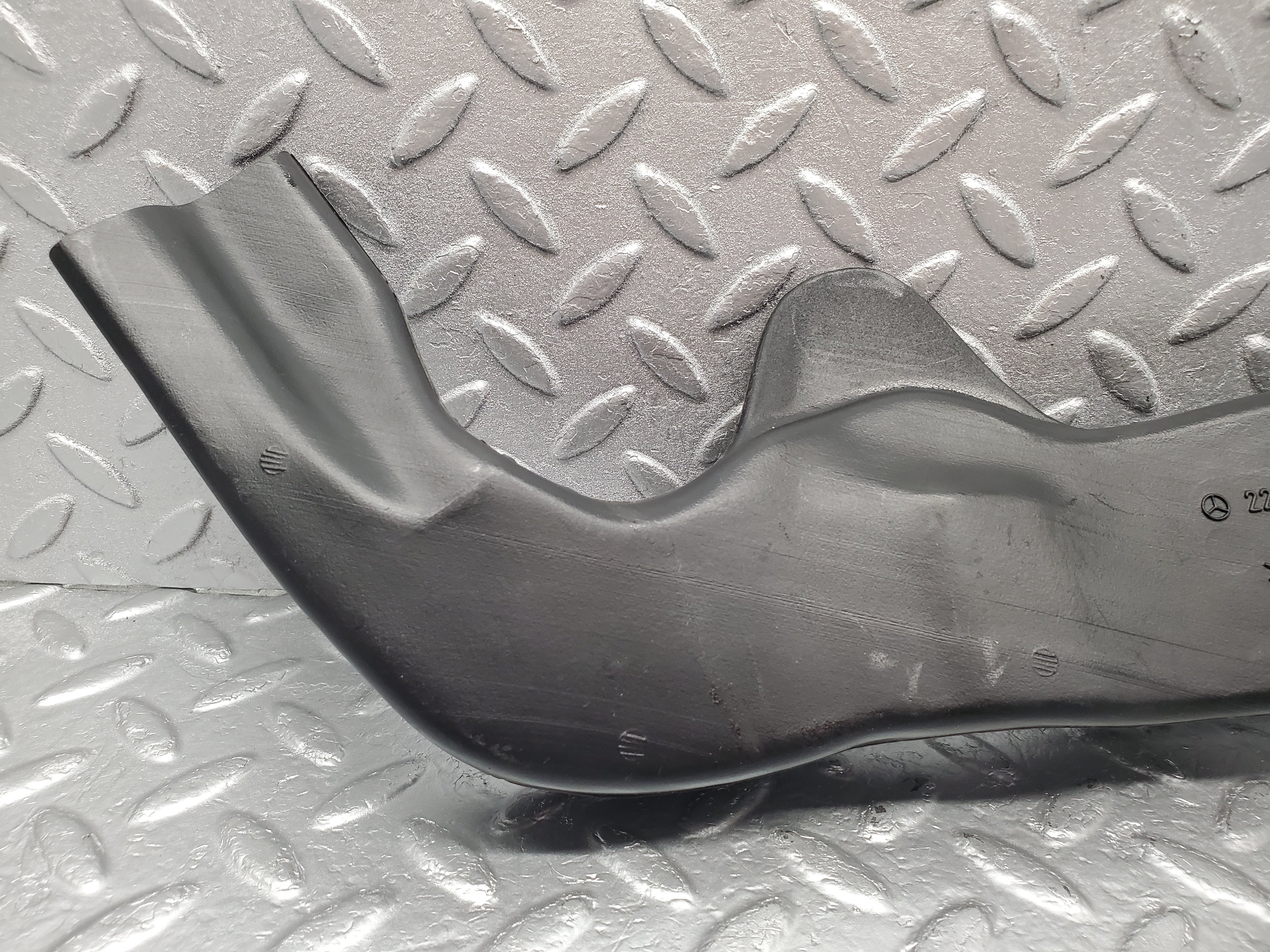 1488 Mercedes-Benz W220 S430 Air Guide Duct Pipe 2208311346
