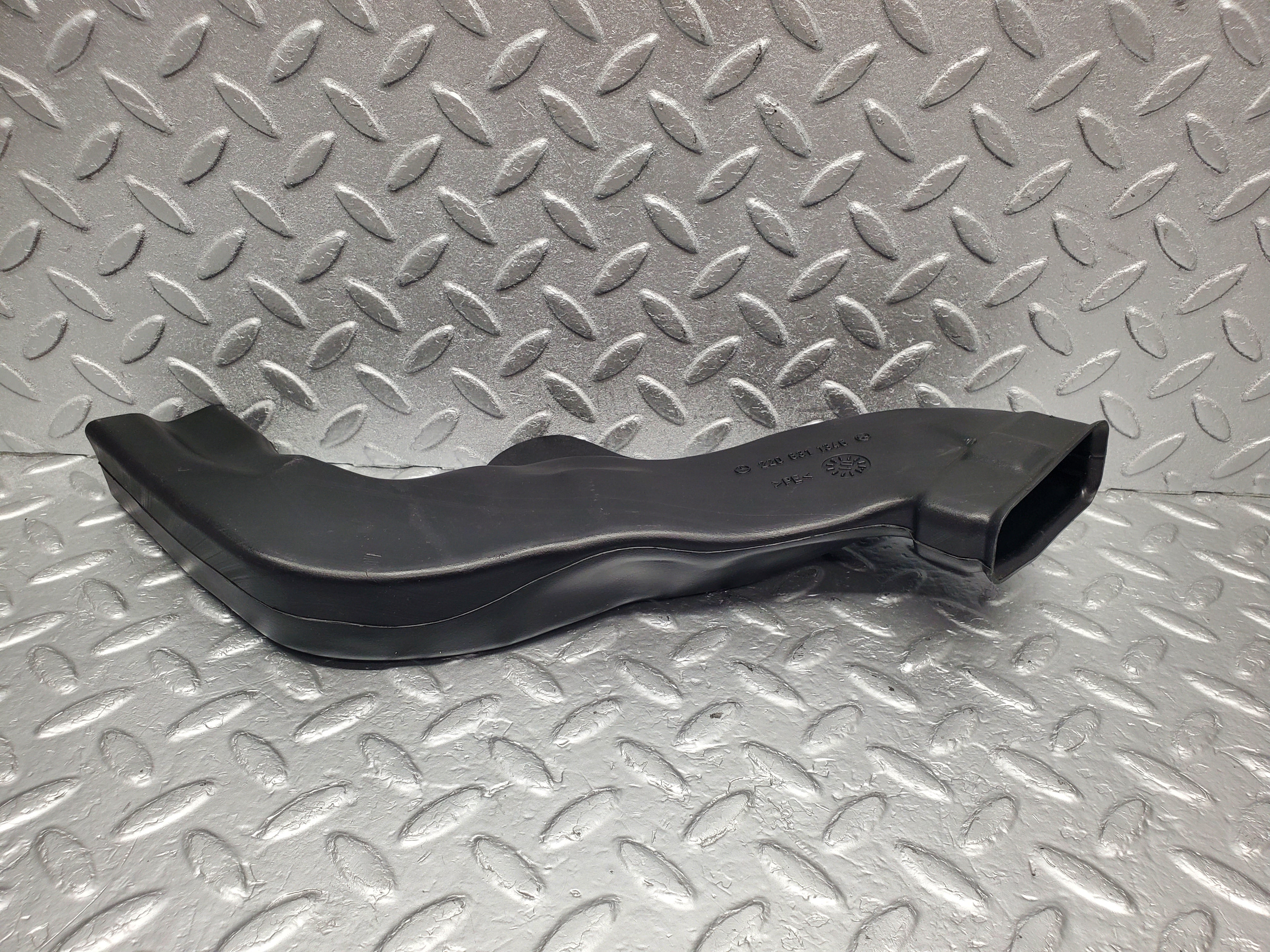 1488 Mercedes-Benz W220 S430 Air Guide Duct Pipe 2208311346