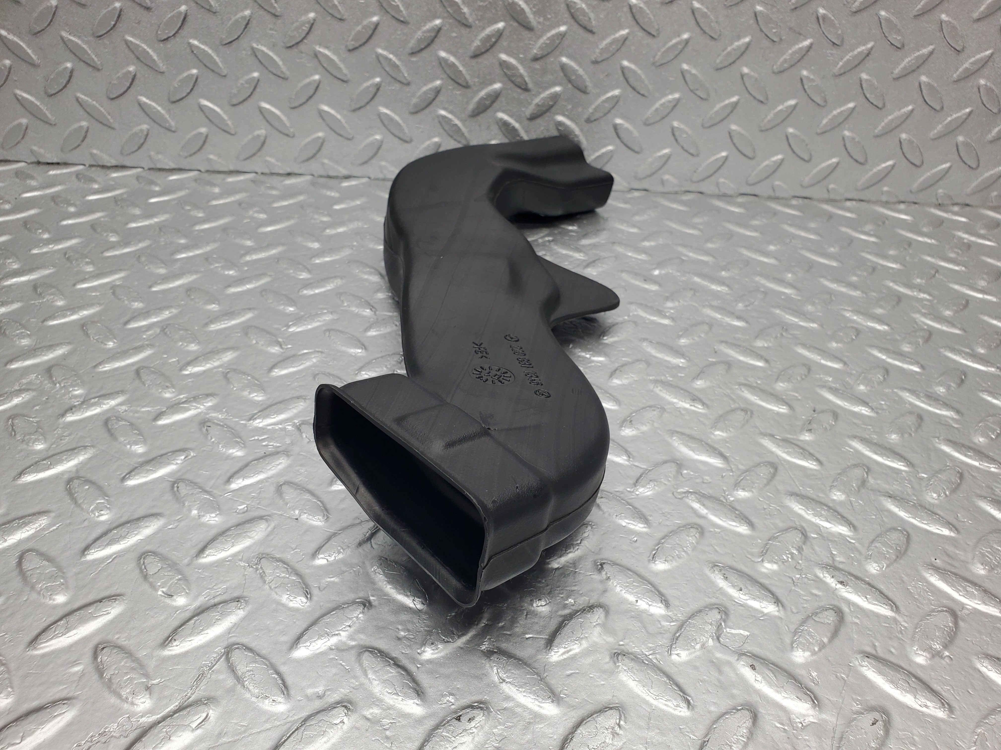 1488 Mercedes-Benz W220 S430 Air Guide Duct Pipe 2208311346