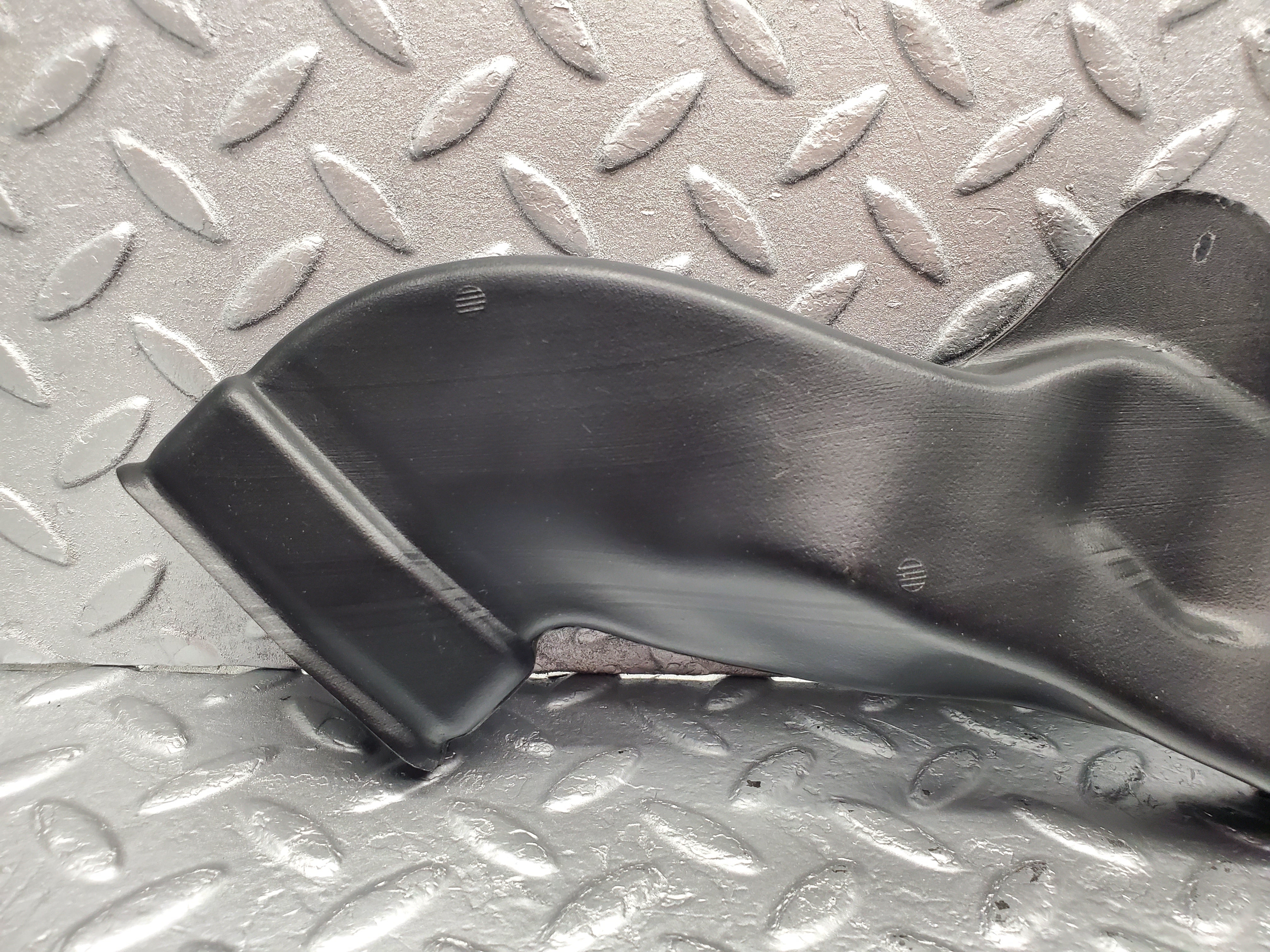 1488 Mercedes-Benz W220 S430 Air Guide Duct Pipe 2208311346