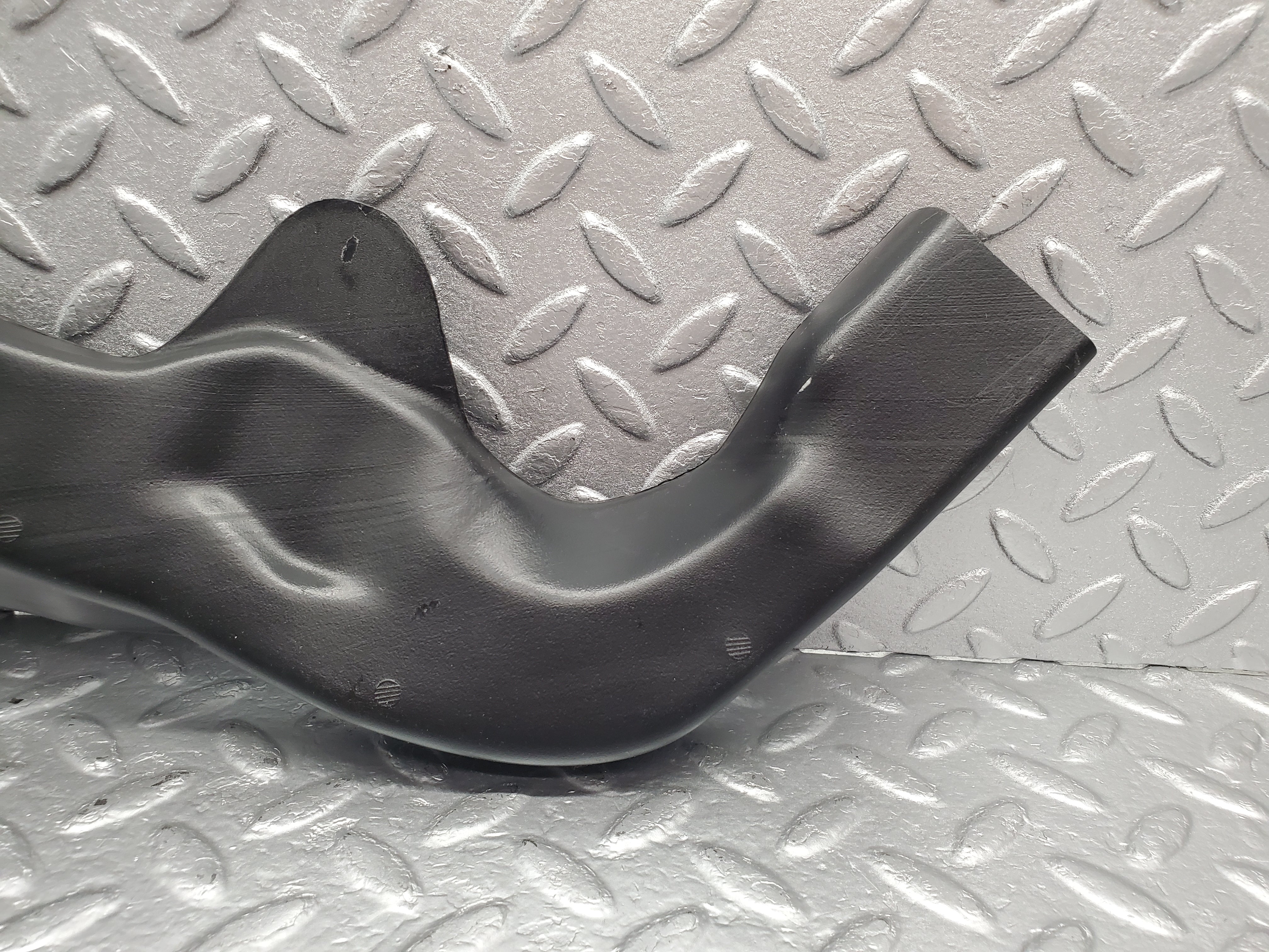 1488 Mercedes-Benz W220 S430 Air Guide Duct Pipe 2208311346