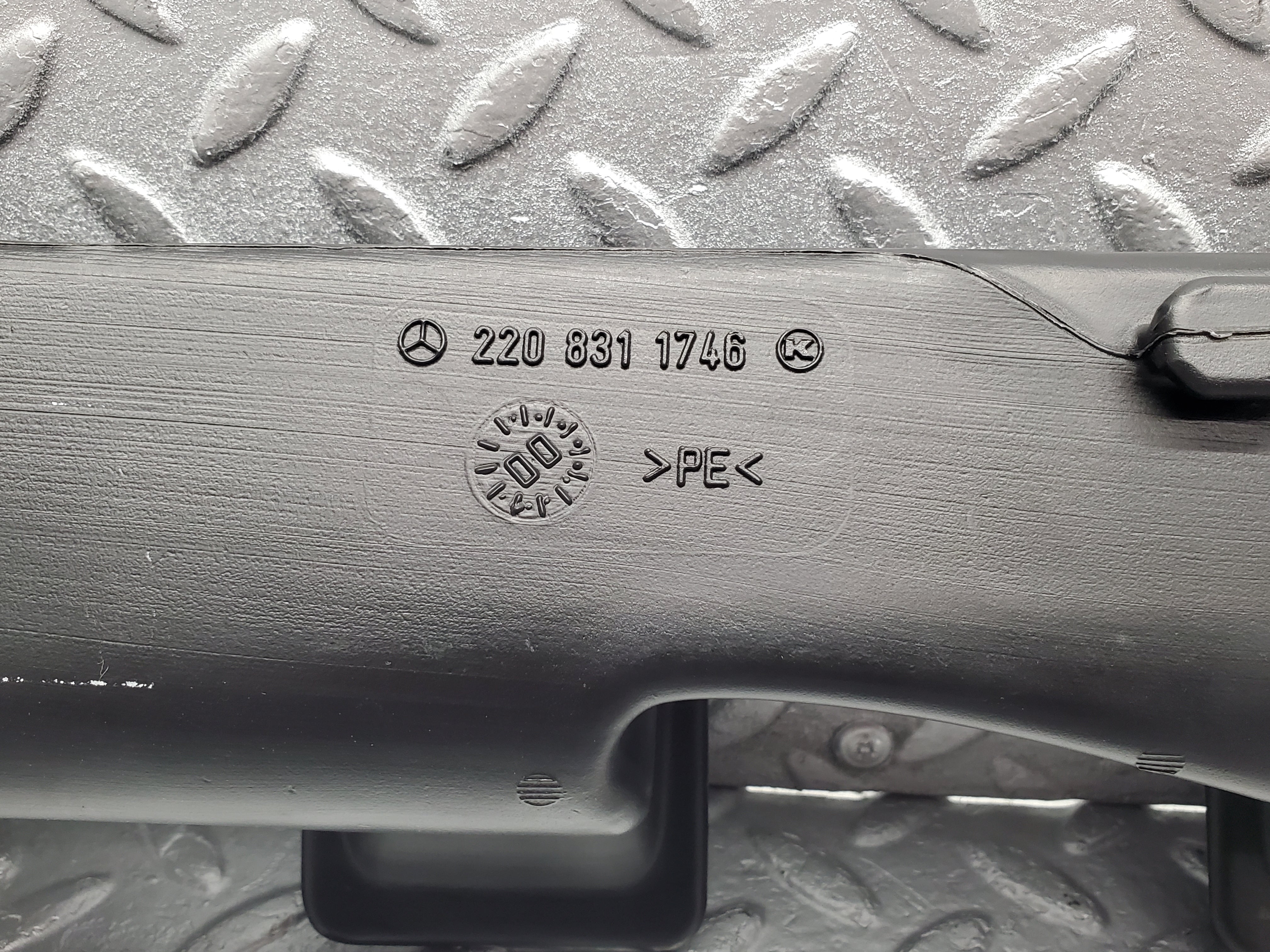 1489 Mercedes-Benz W220 S430 Air Duct Pipe 2208311746