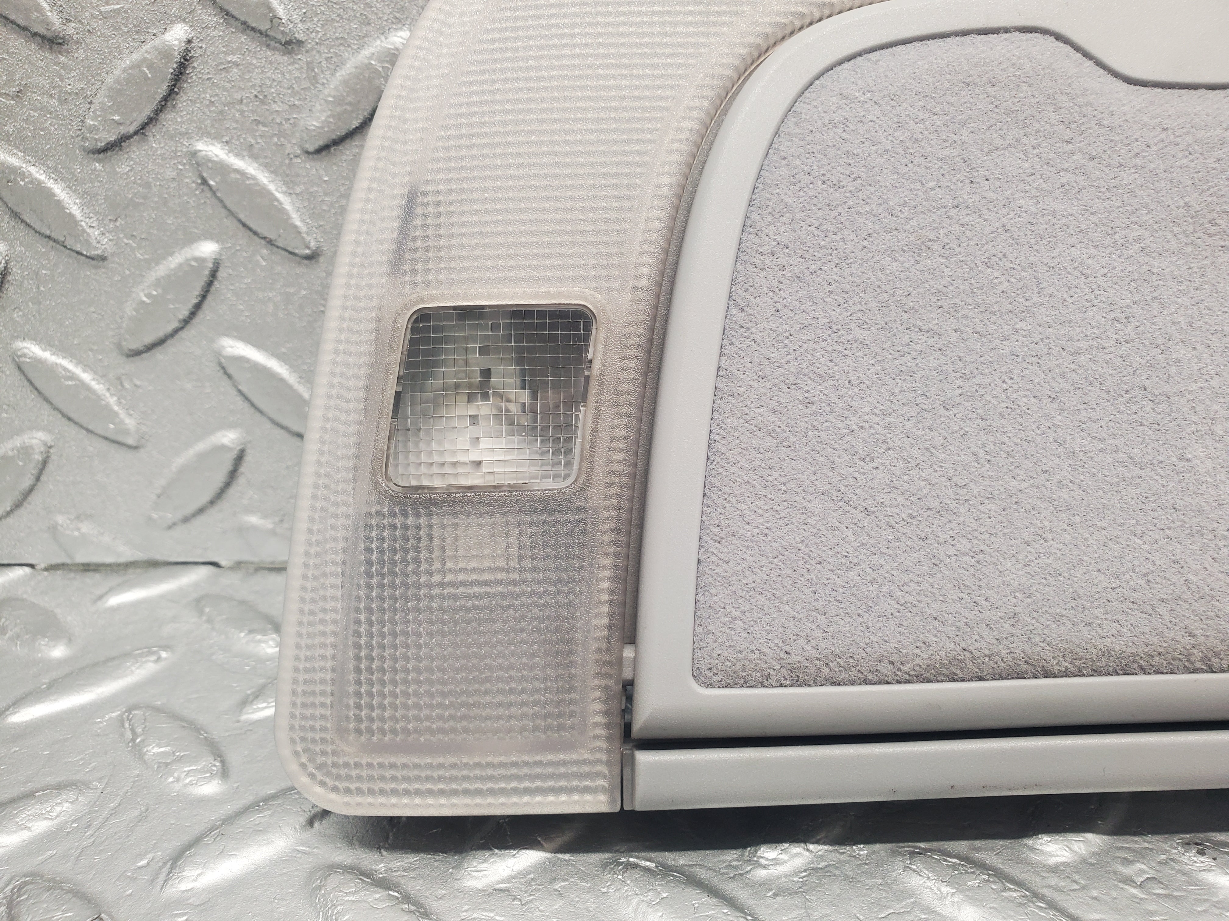 1497 Mercedes-Benz W220 S430 Rear Dome Light & Mirror 2208200301