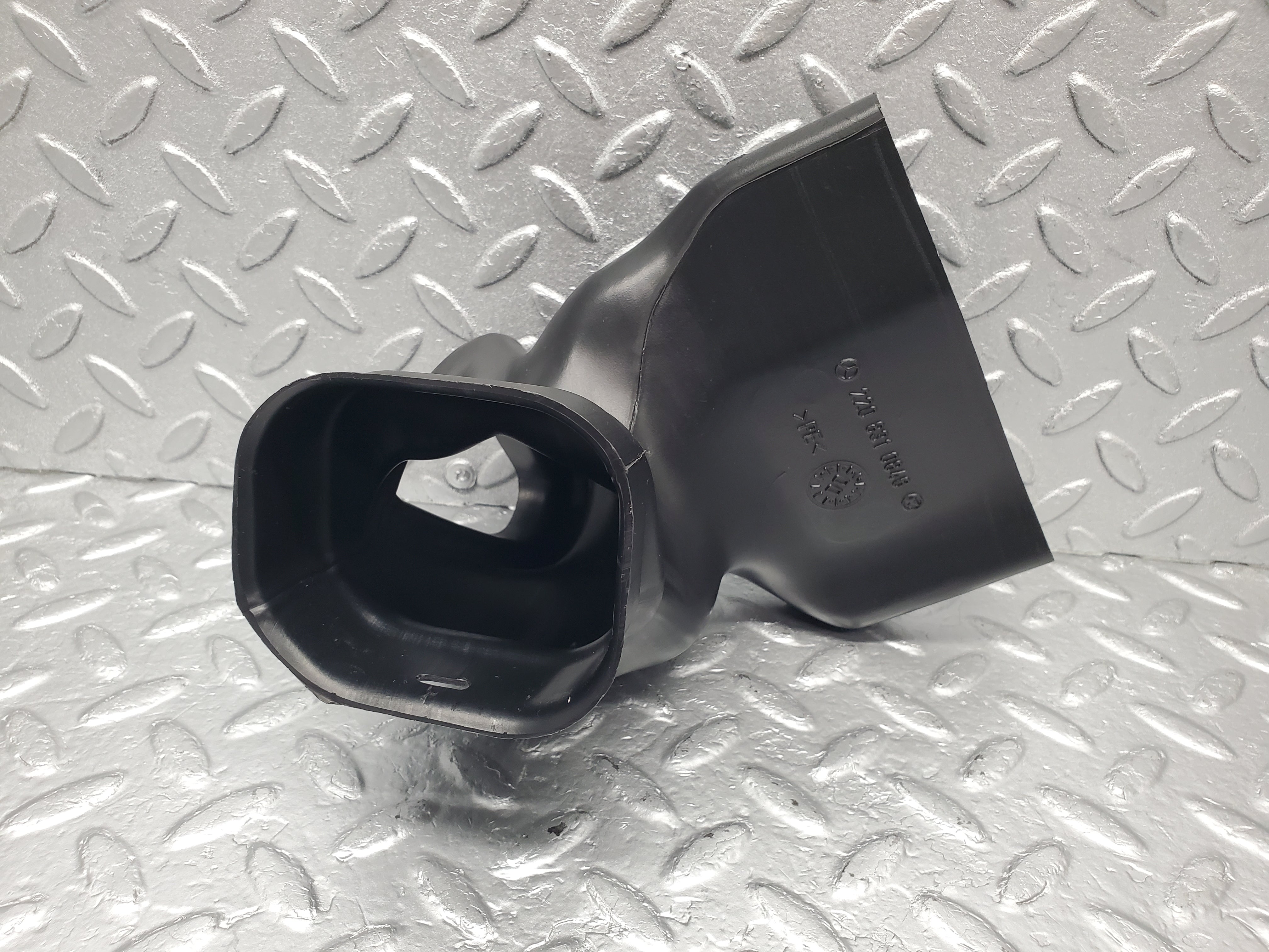 1505 Mercedes-Benz W220 S430 Air Duct Pipe 2208310846