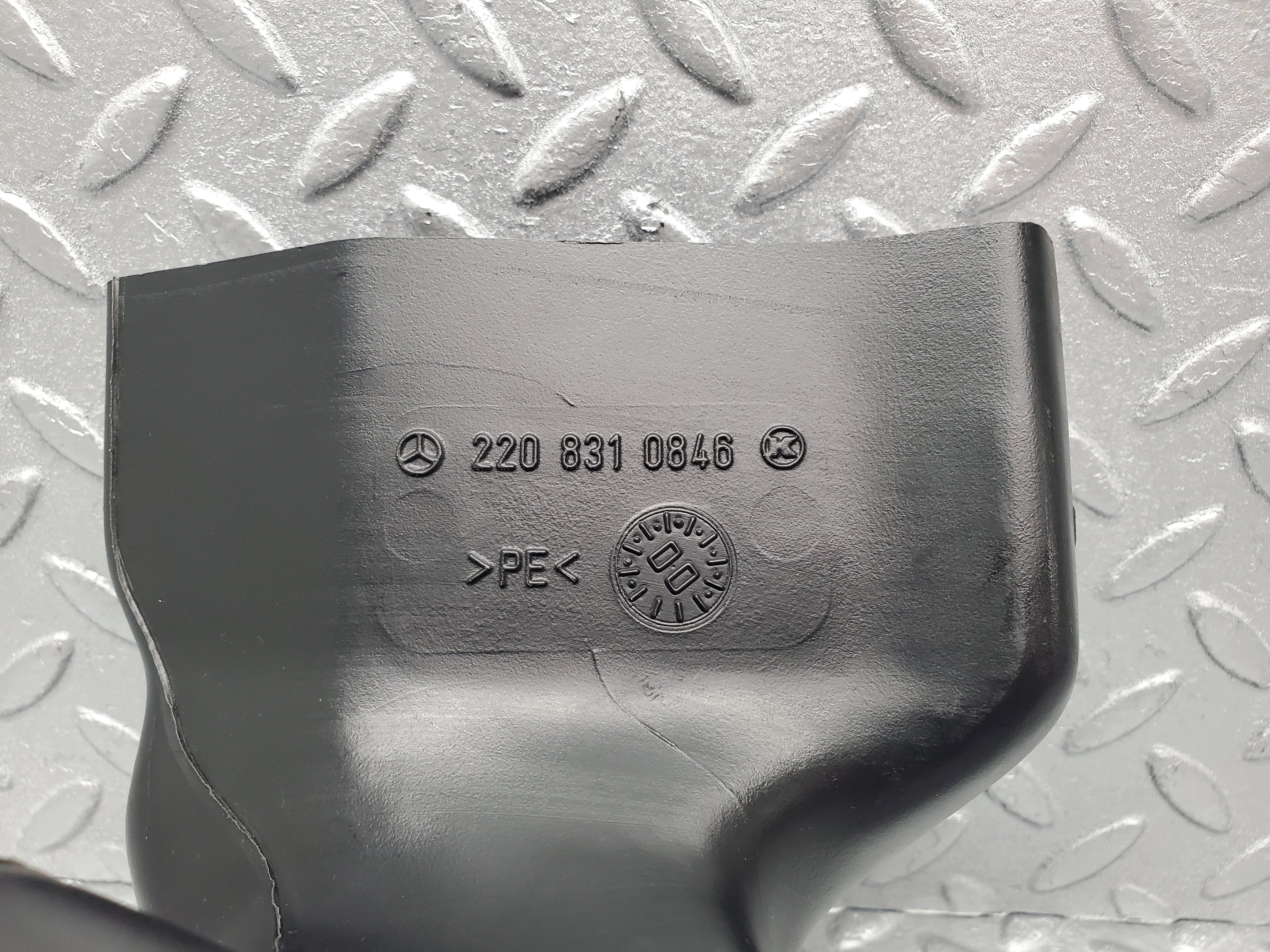 1505 Mercedes-Benz W220 S430 Air Duct Pipe 2208310846