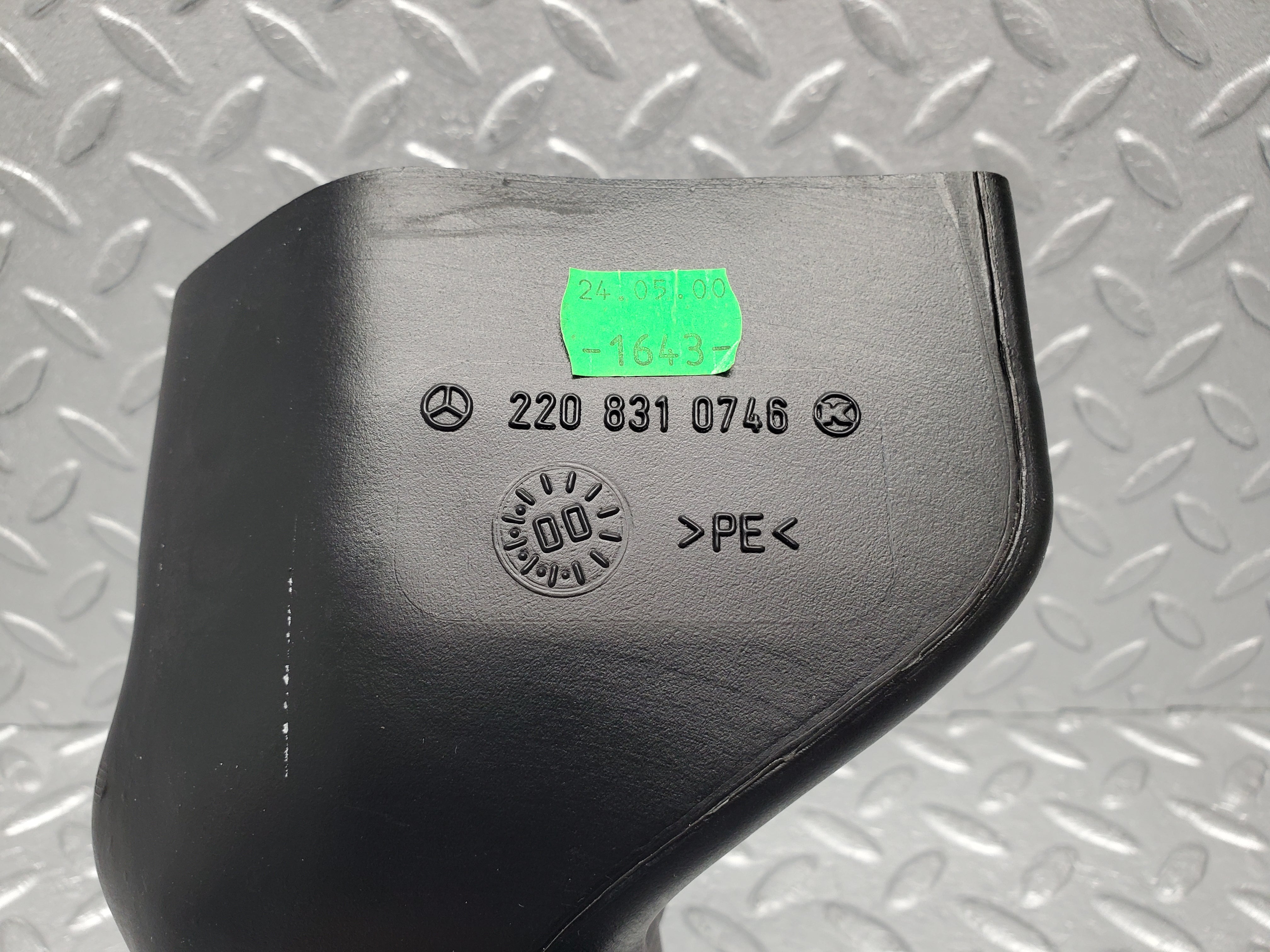 1506 Mercedes-Benz W220 S430 Air Duct Pipe 2208310746