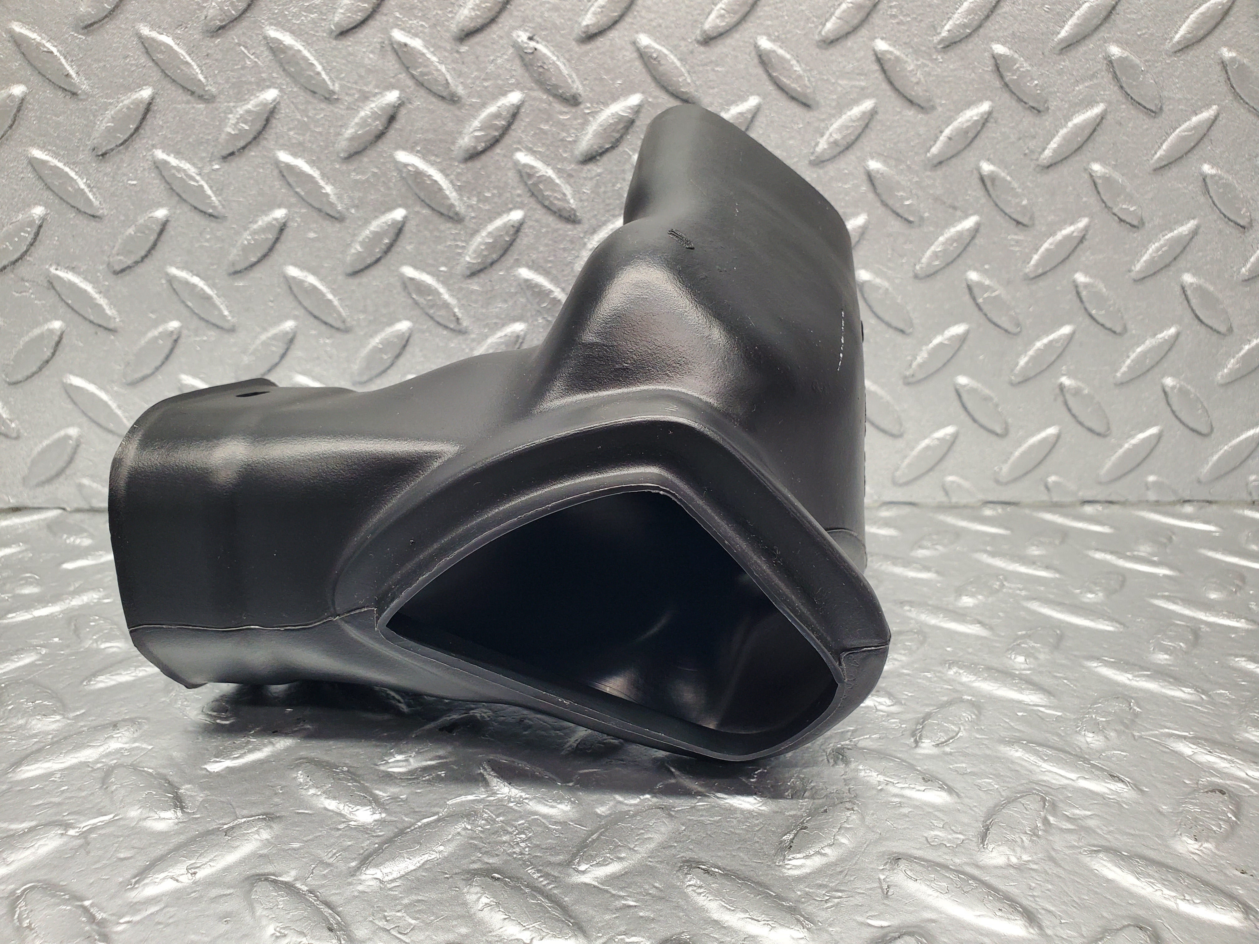 1506 Mercedes-Benz W220 S430 Air Duct Pipe 2208310746