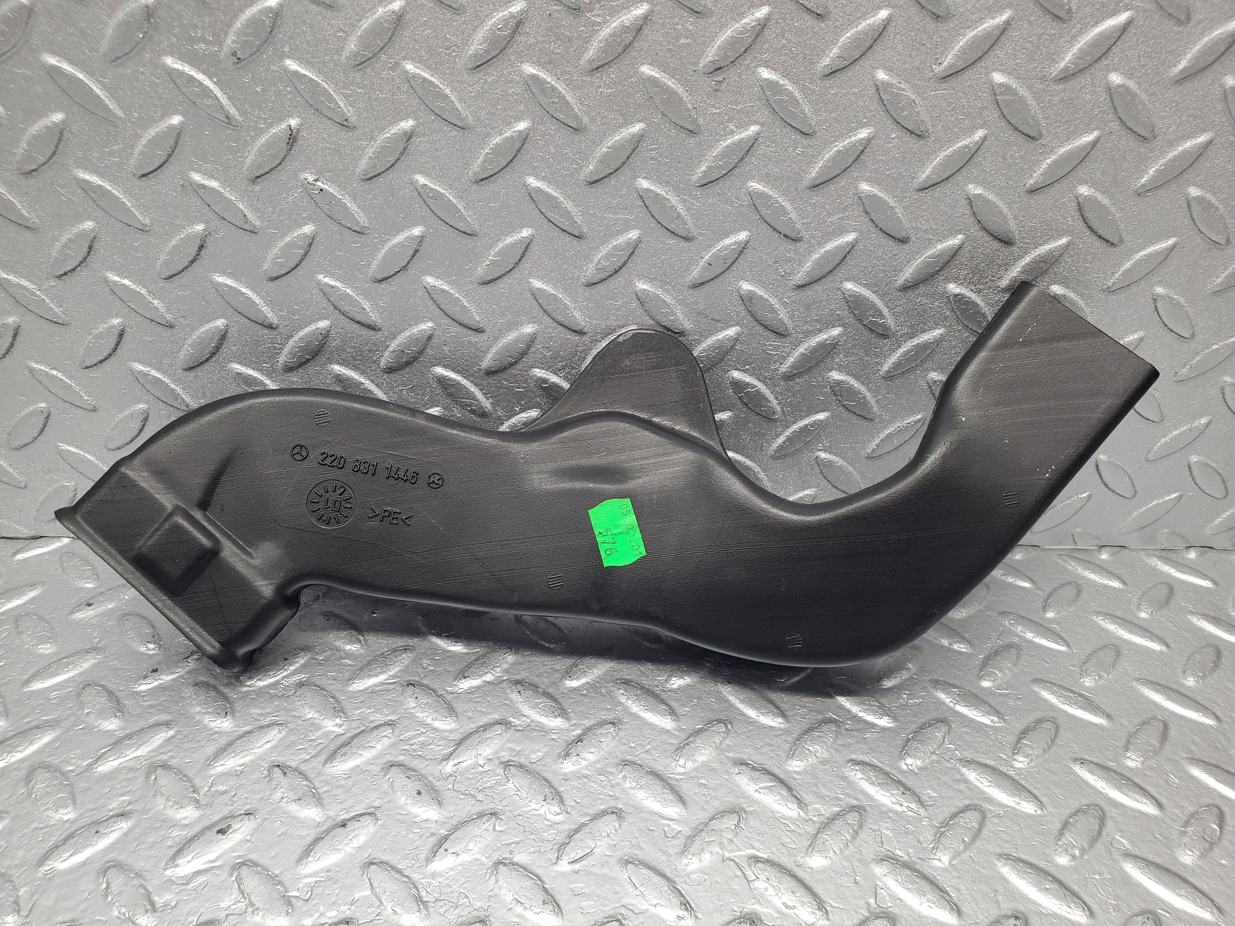 1507 Mercedes-Benz W220 S430 Air Guide Duct Pipe 2208311446