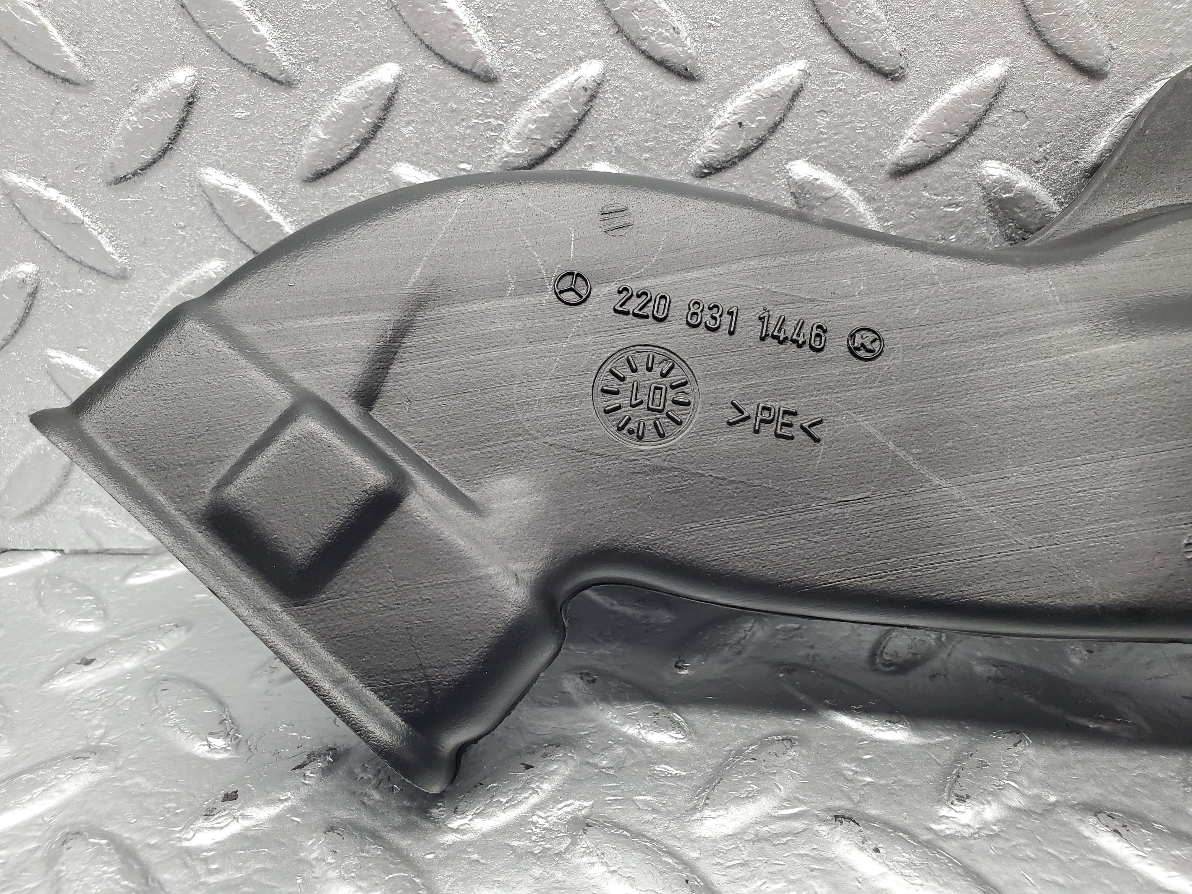 1507 Mercedes-Benz W220 S430 Air Guide Duct Pipe 2208311446