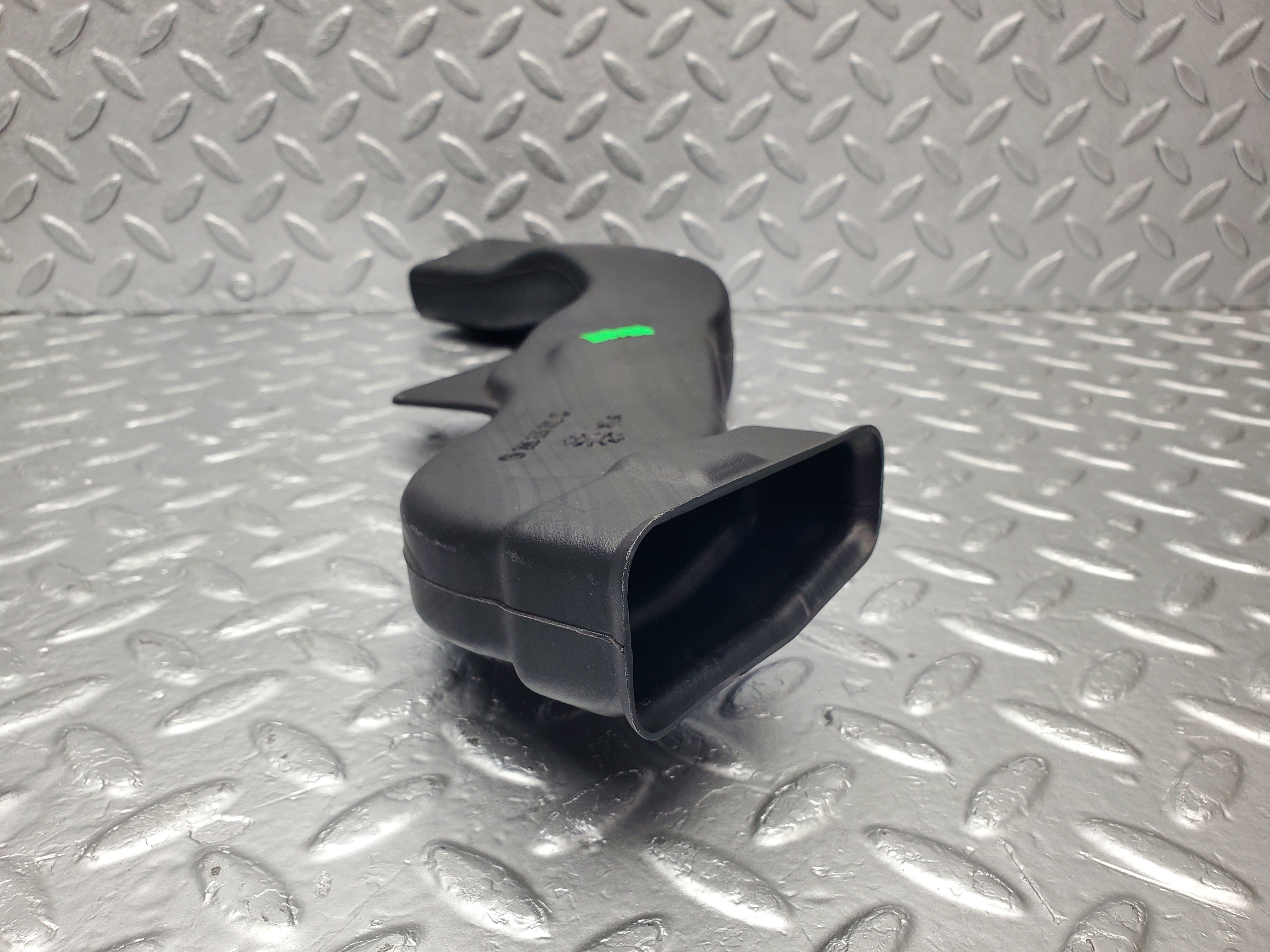 1507 Mercedes-Benz W220 S430 Air Guide Duct Pipe 2208311446