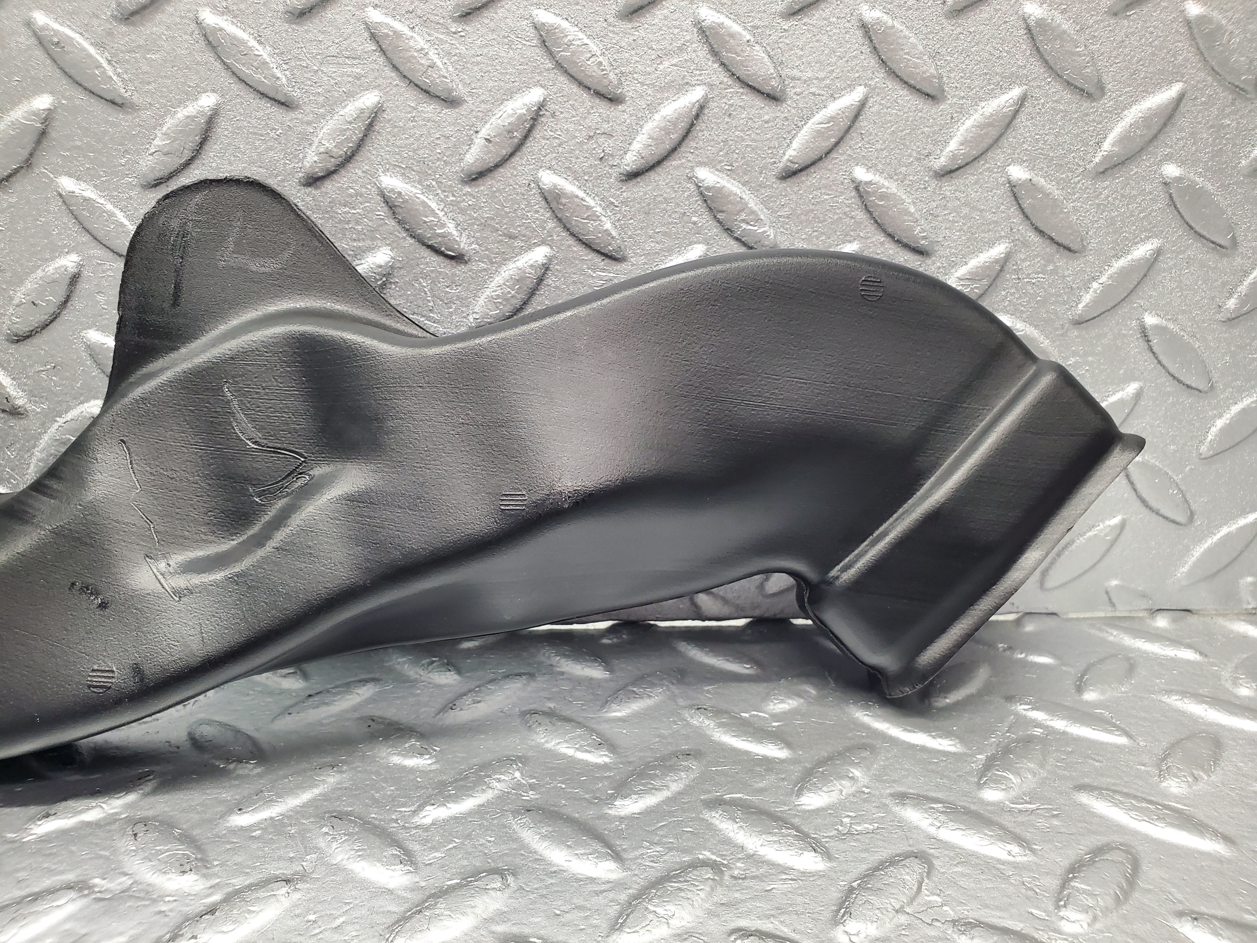 1507 Mercedes-Benz W220 S430 Air Guide Duct Pipe 2208311446