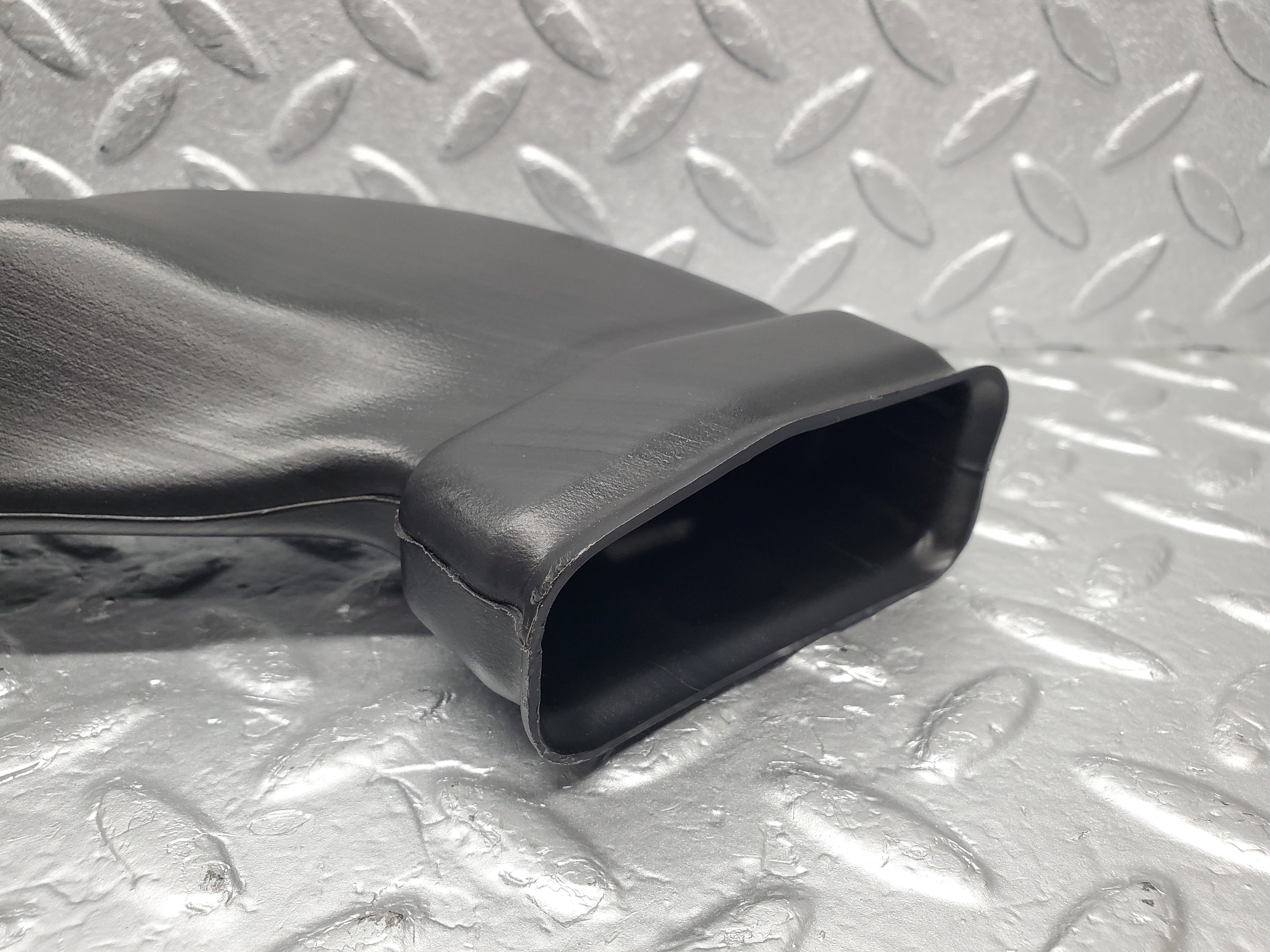 1507 Mercedes-Benz W220 S430 Air Guide Duct Pipe 2208311446