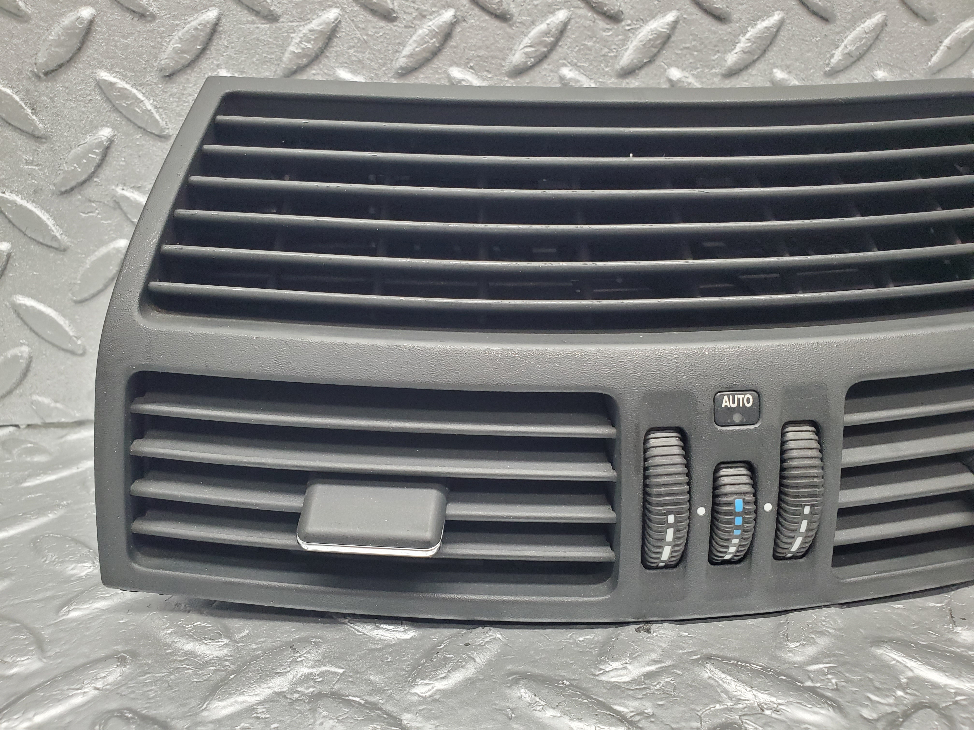 1508 Mercedes-Benz W220 S430 Dashboard Centre Air Vent 2208300554