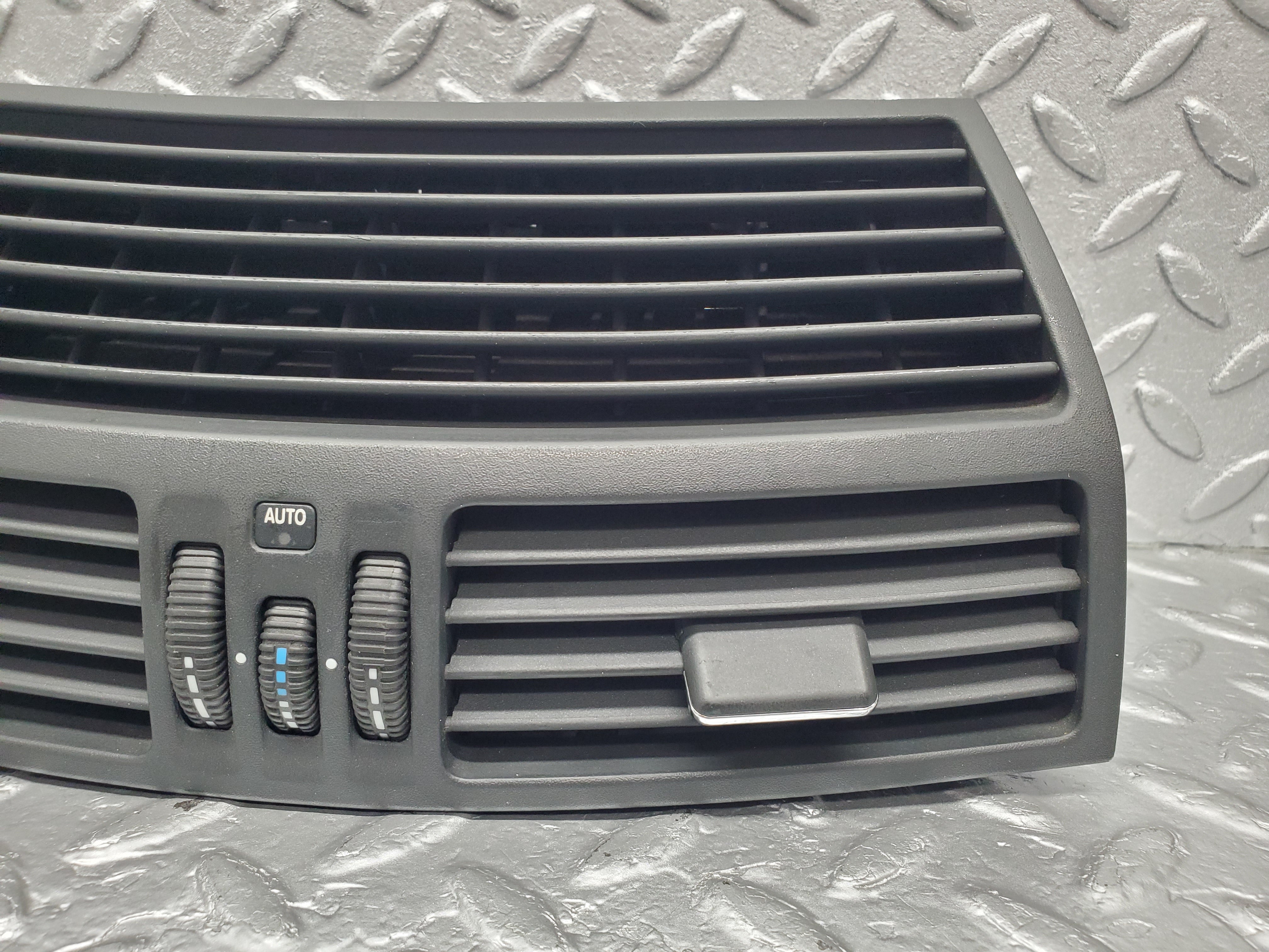 1508 Mercedes-Benz W220 S430 Dashboard Centre Air Vent 2208300554