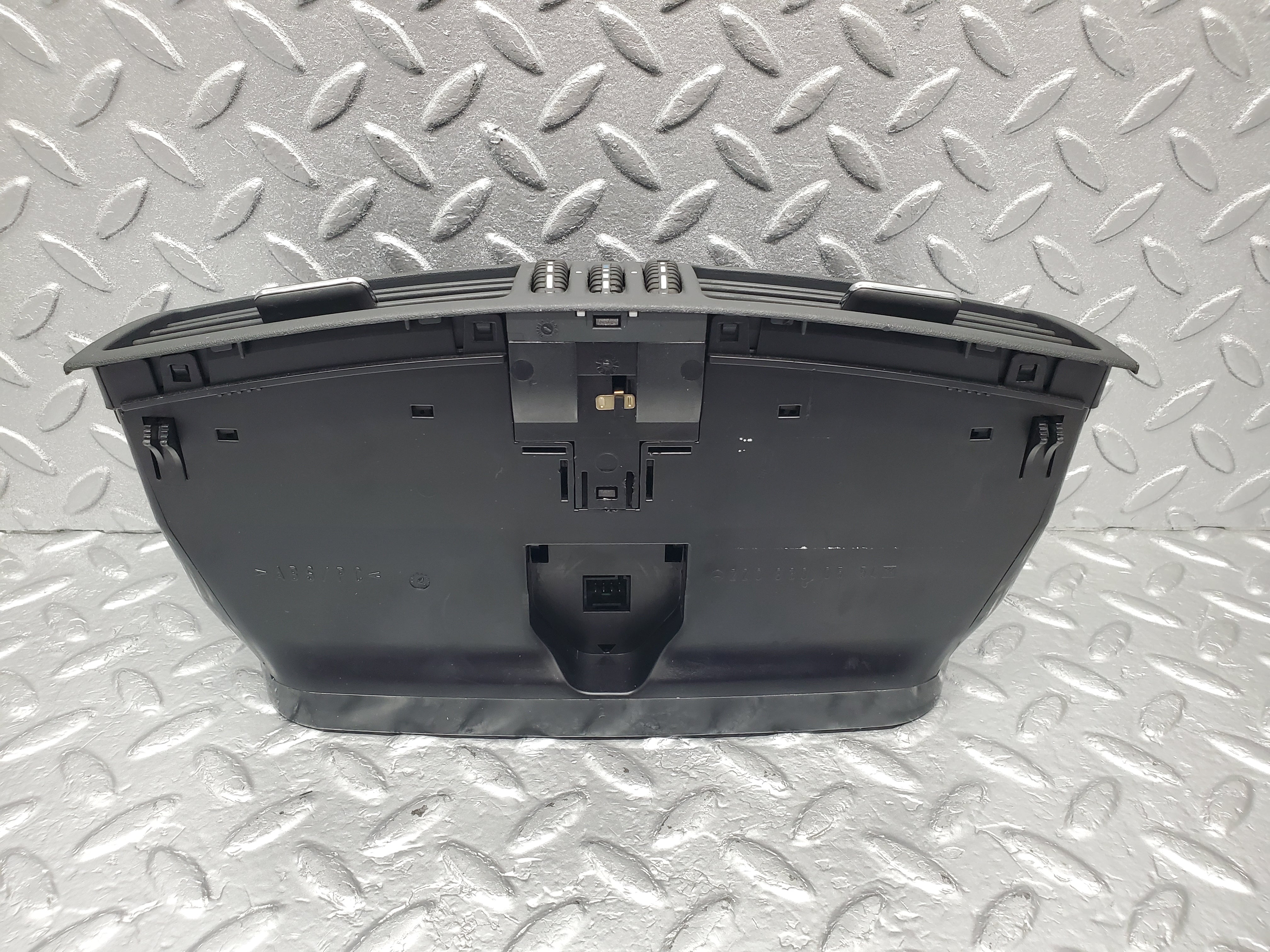 1508 Mercedes-Benz W220 S430 Dashboard Centre Air Vent 2208300554