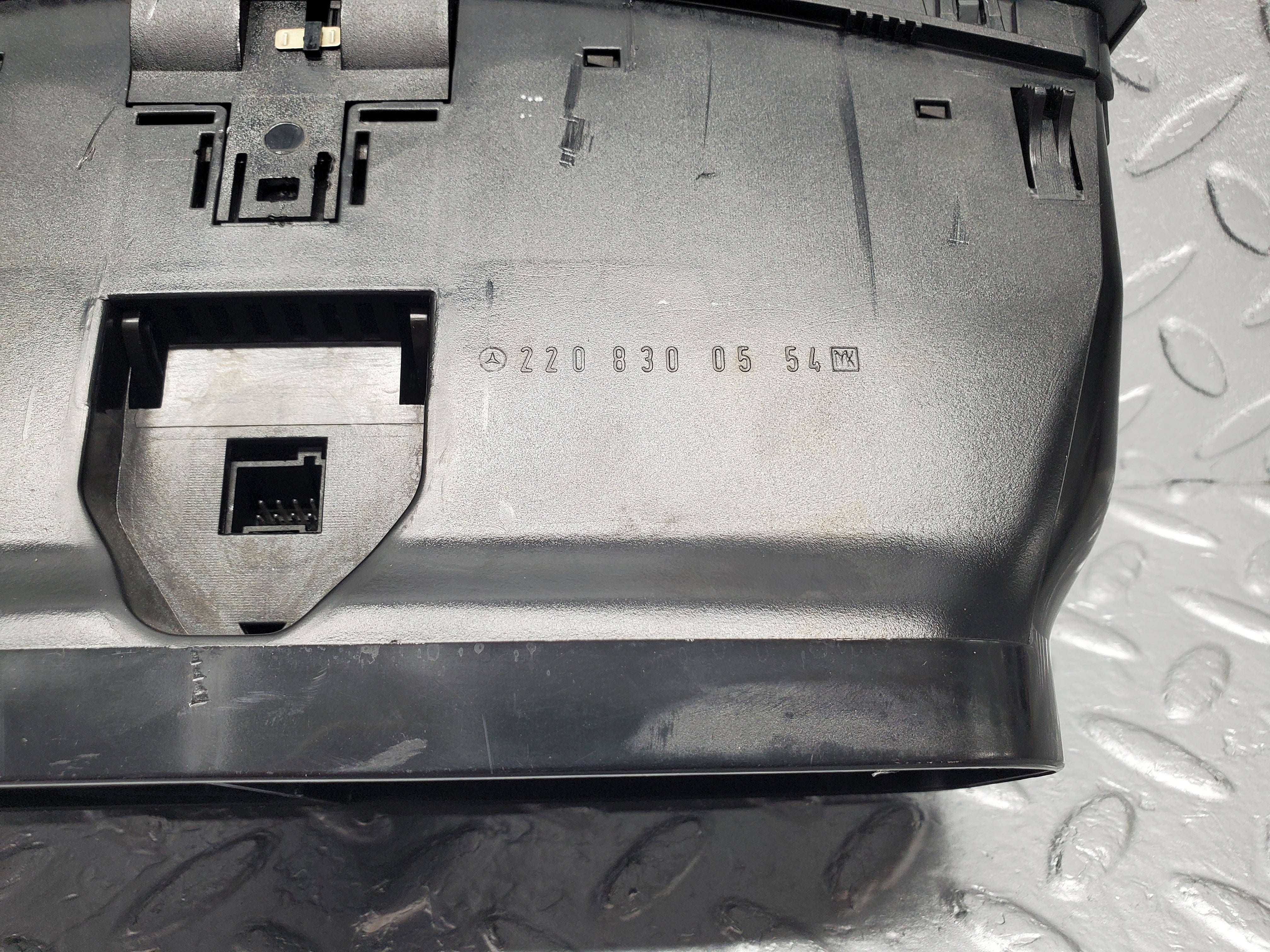 1508 Mercedes-Benz W220 S430 Dashboard Centre Air Vent 2208300554