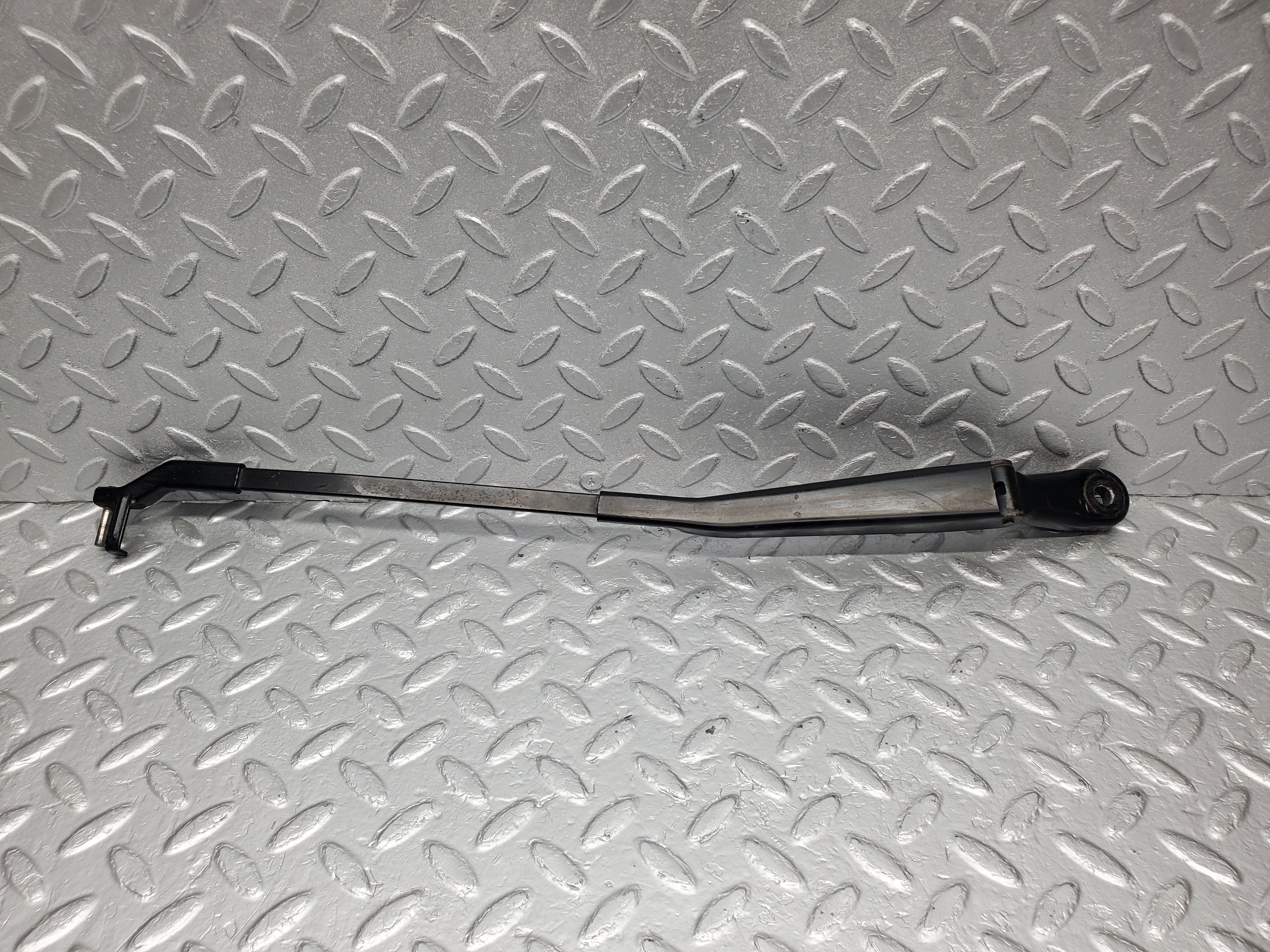 1513 Mercedes-Benz W220 S430 Wiper Arm Right Side 2208201844