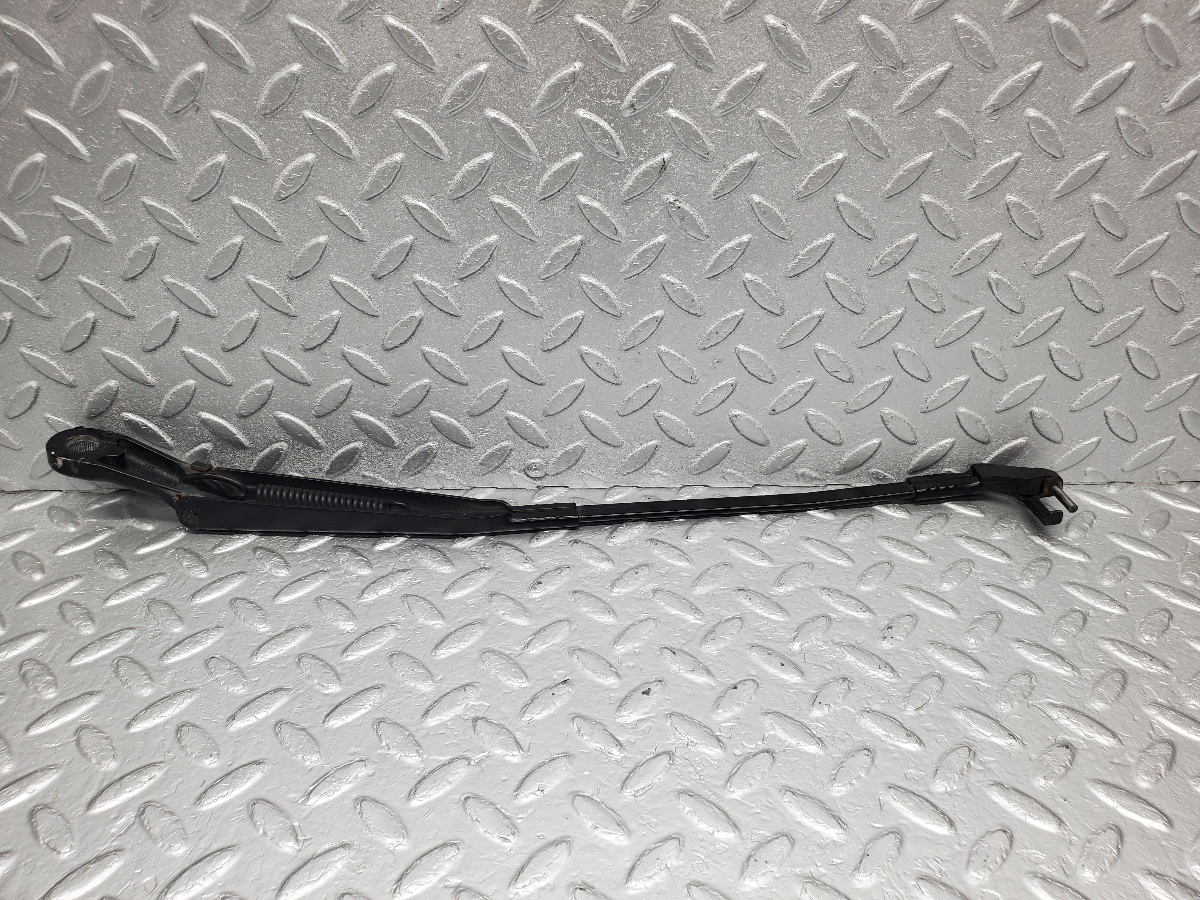 1513 Mercedes-Benz W220 S430 Wiper Arm Right Side 2208201844