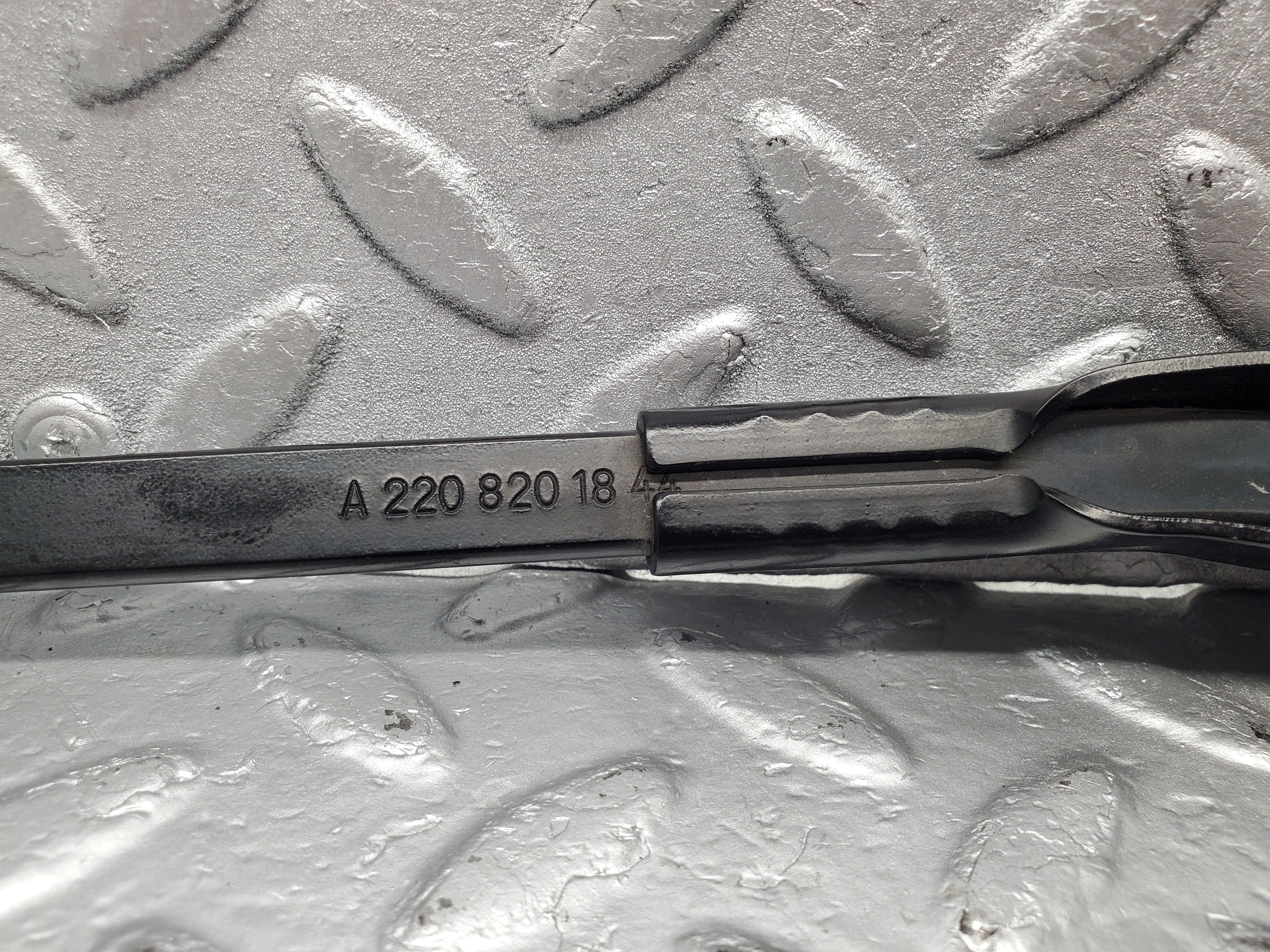 1513 Mercedes-Benz W220 S430 Wiper Arm Right Side 2208201844