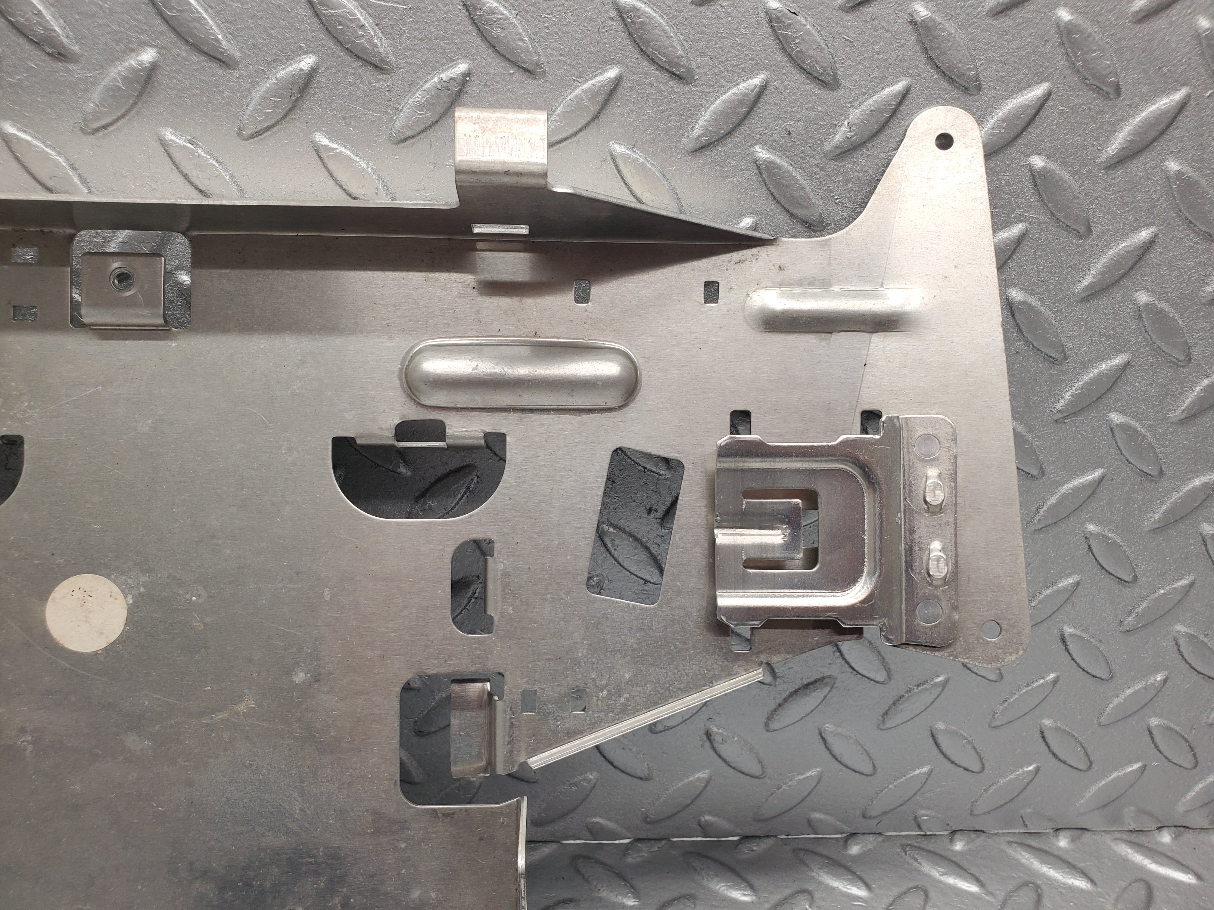 1514 Mercedes-Benz W220 S430 Rear Seat Control Module Bracket 2208200111