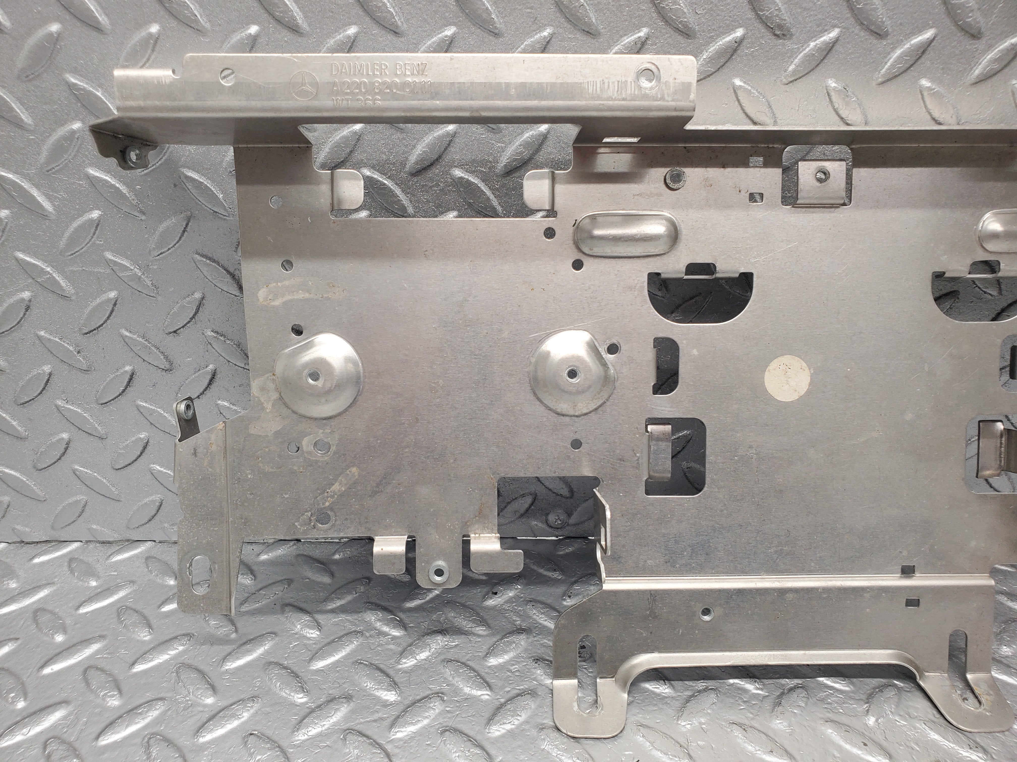 1514 Mercedes-Benz W220 S430 Rear Seat Control Module Bracket 2208200111