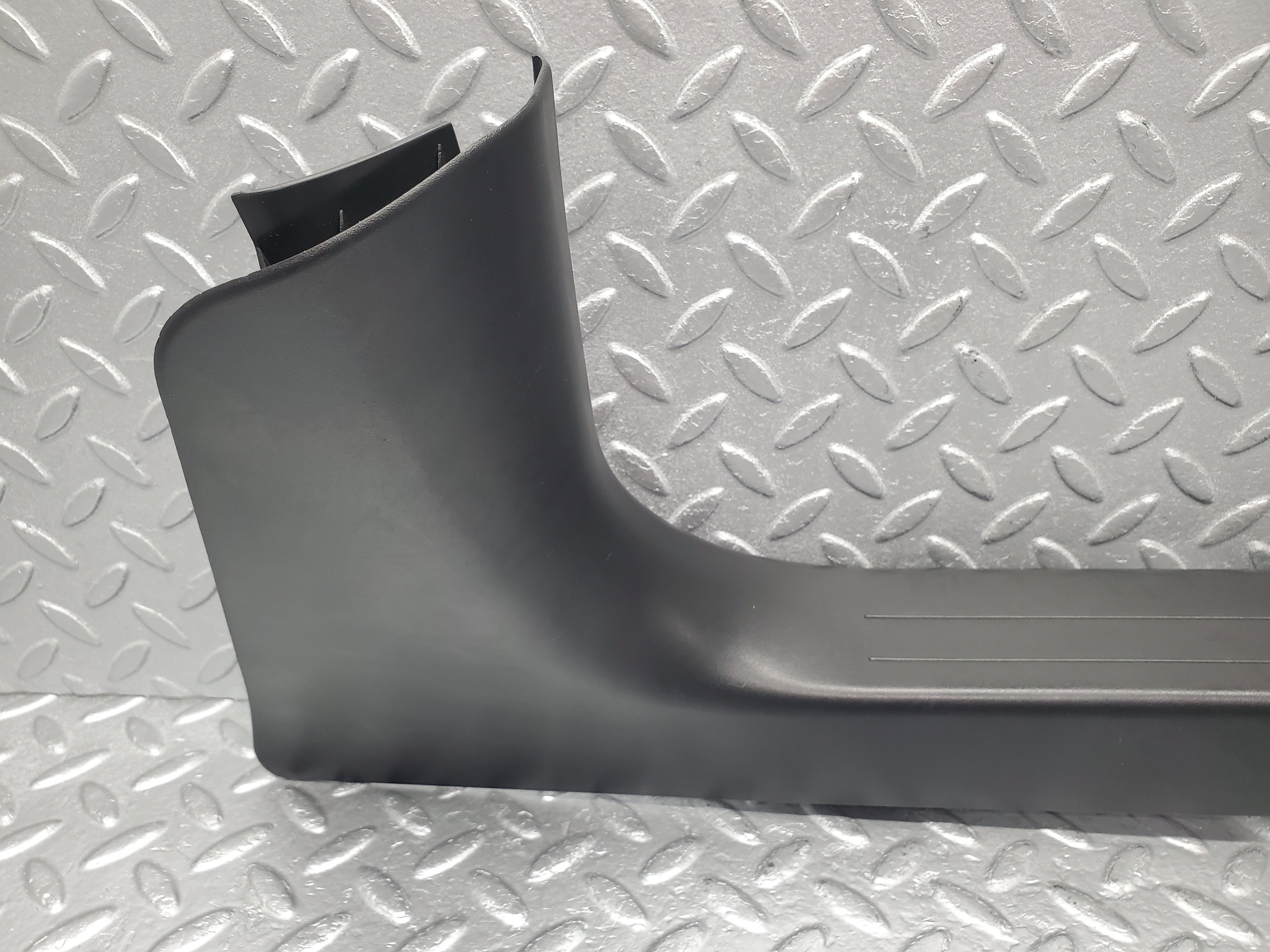 1516 Mercedes-Benz W220 S430 Rear Right Door Sill Cover 2206800435