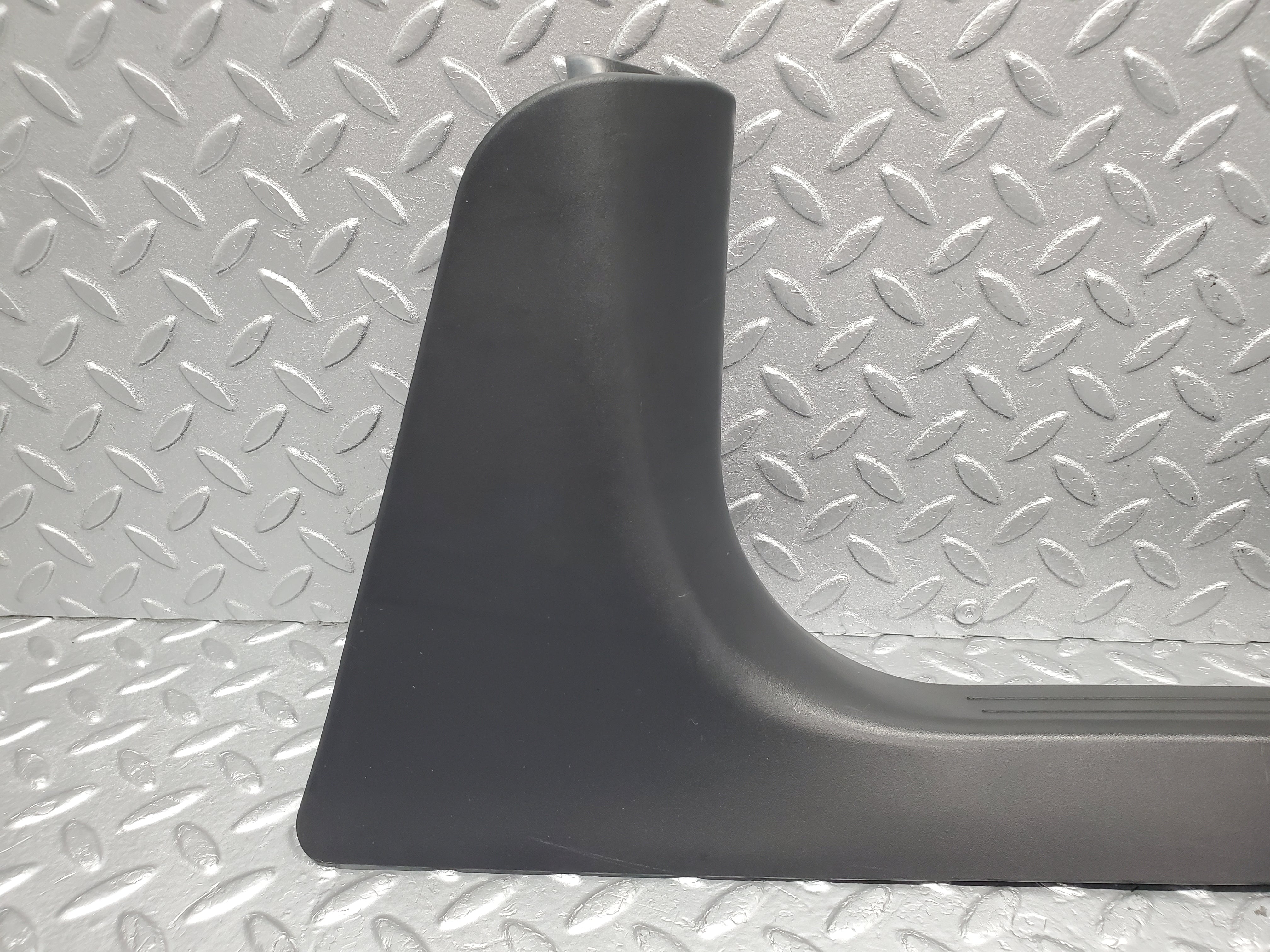 1516 Mercedes-Benz W220 S430 Rear Right Door Sill Cover 2206800435