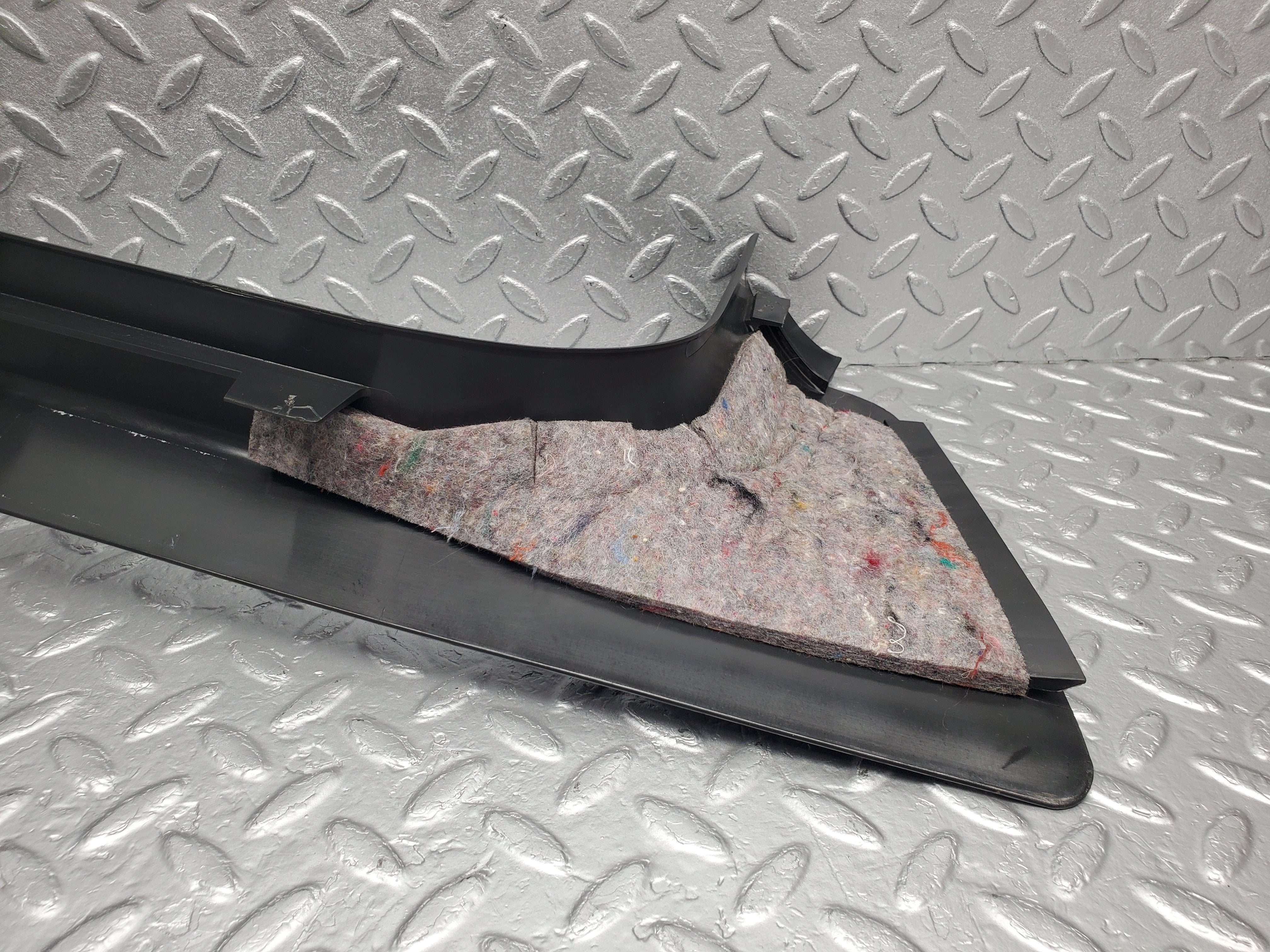 1516 Mercedes-Benz W220 S430 Rear Right Door Sill Cover 2206800435