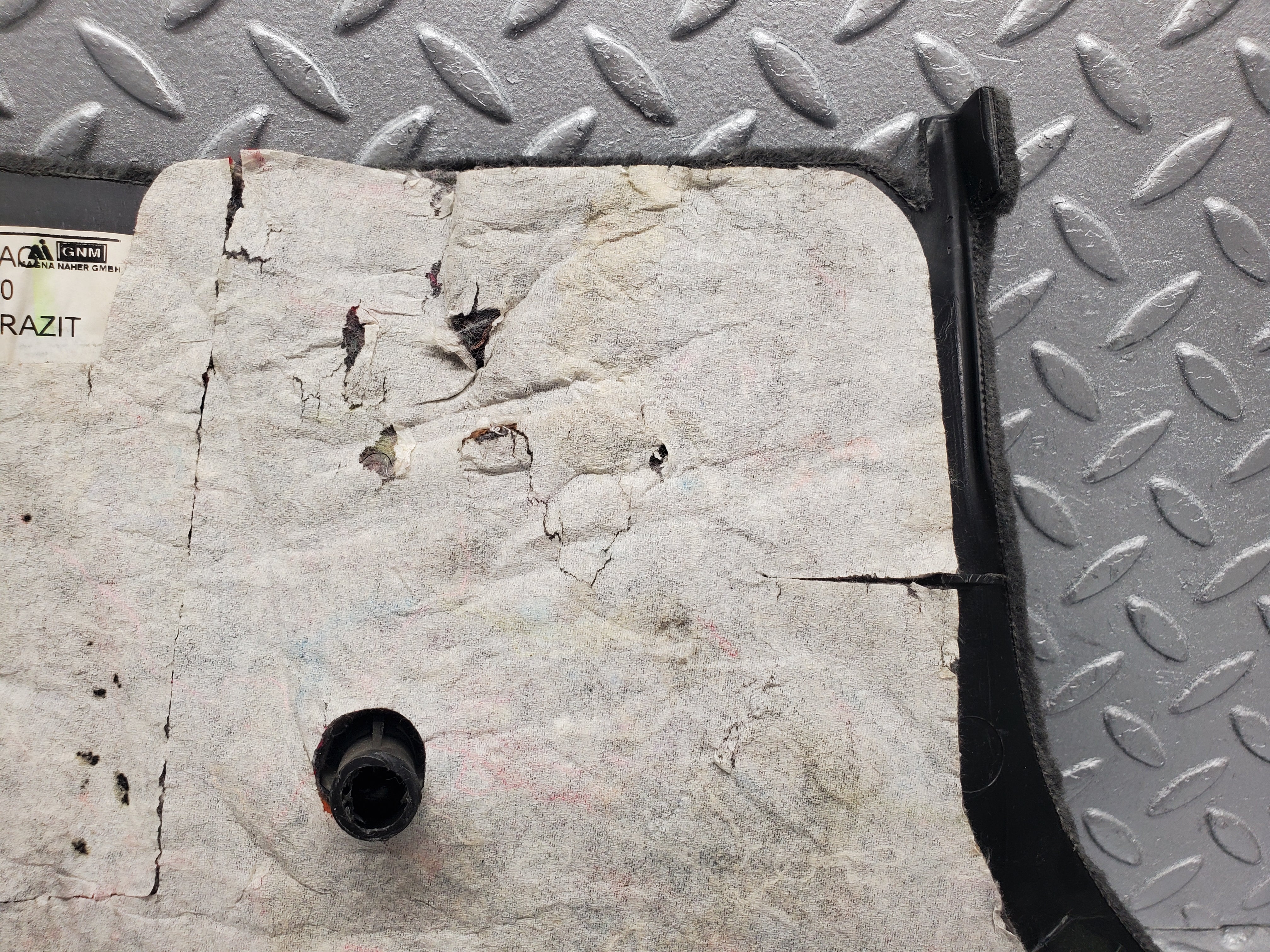 1517 Mercedes-Benz W220 S430 Front Left Kick Panel 2206800380