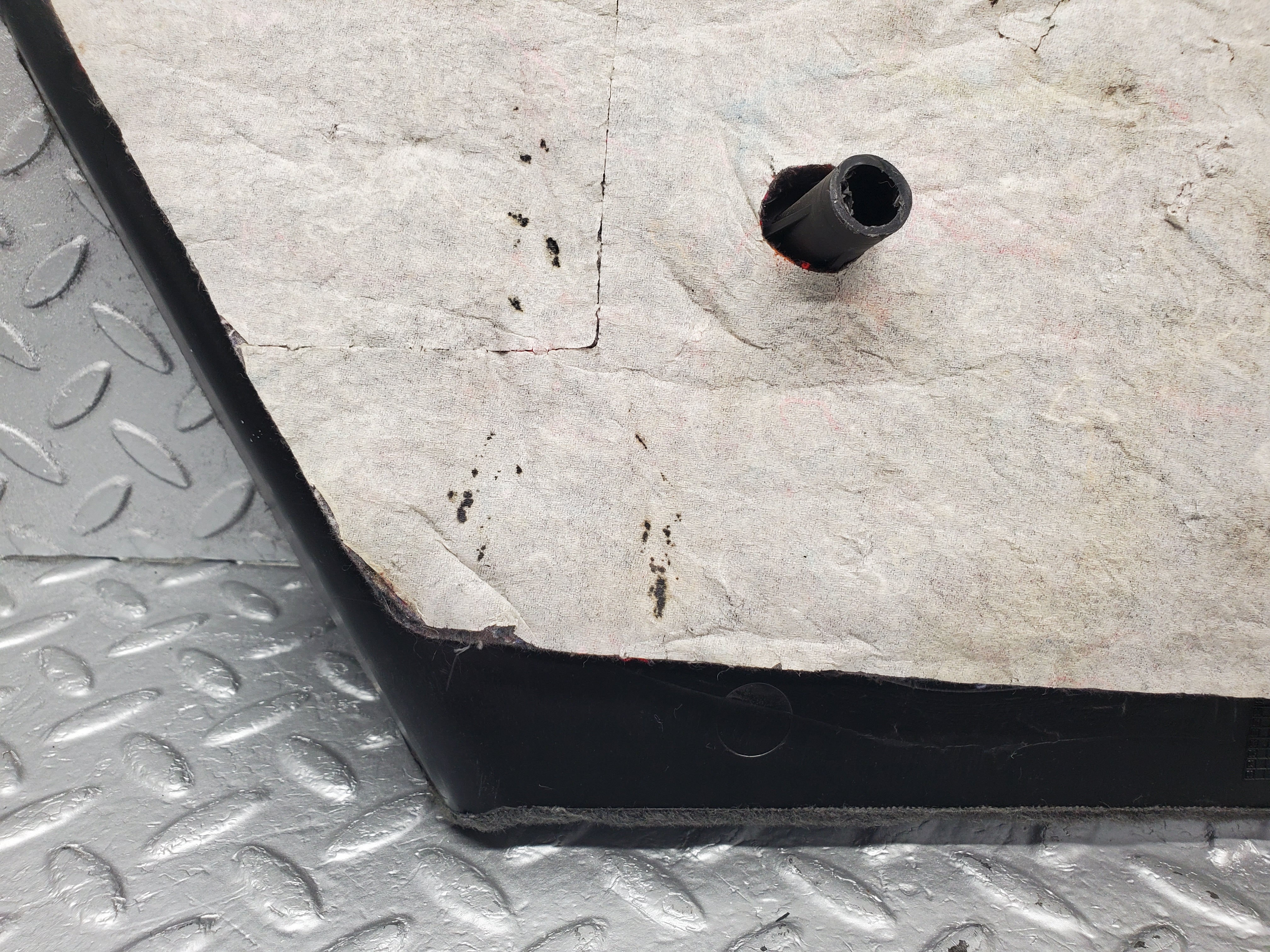 1517 Mercedes-Benz W220 S430 Front Left Kick Panel 2206800380