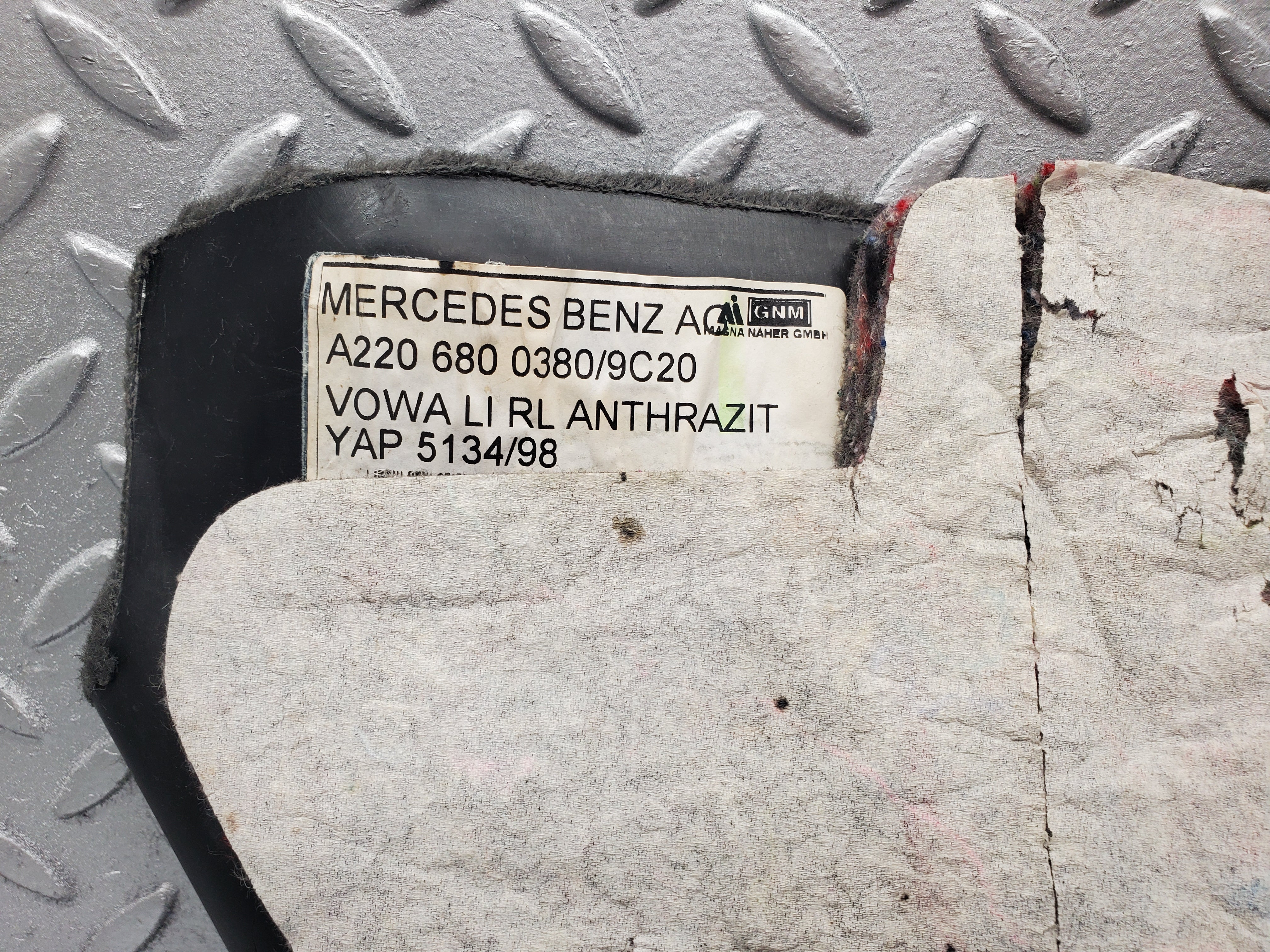 1517 Mercedes-Benz W220 S430 Front Left Kick Panel 2206800380