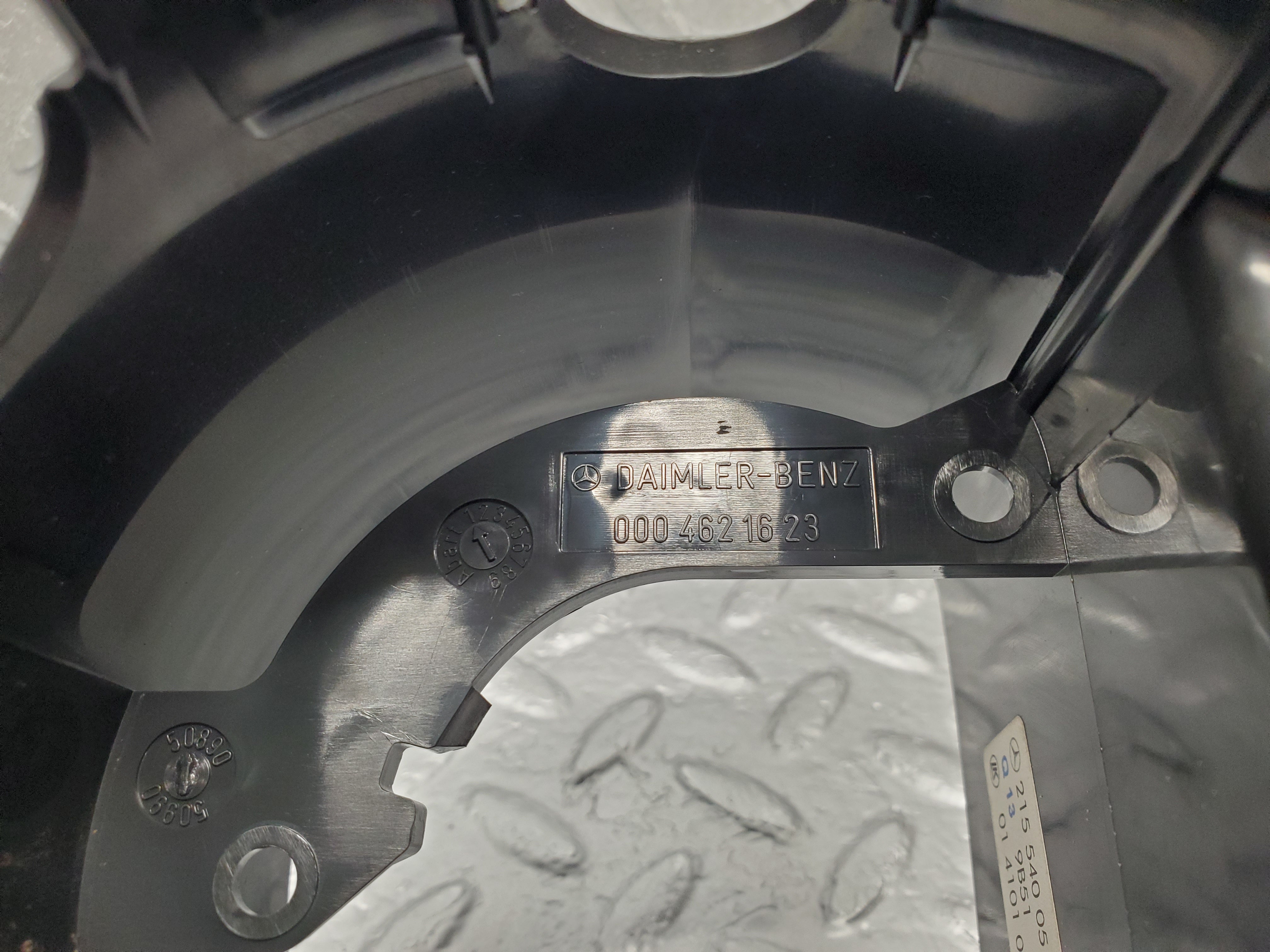 1524 Mercedes-Benz W220 S430 Steering Column Surround Cover 0004621623 2155400545