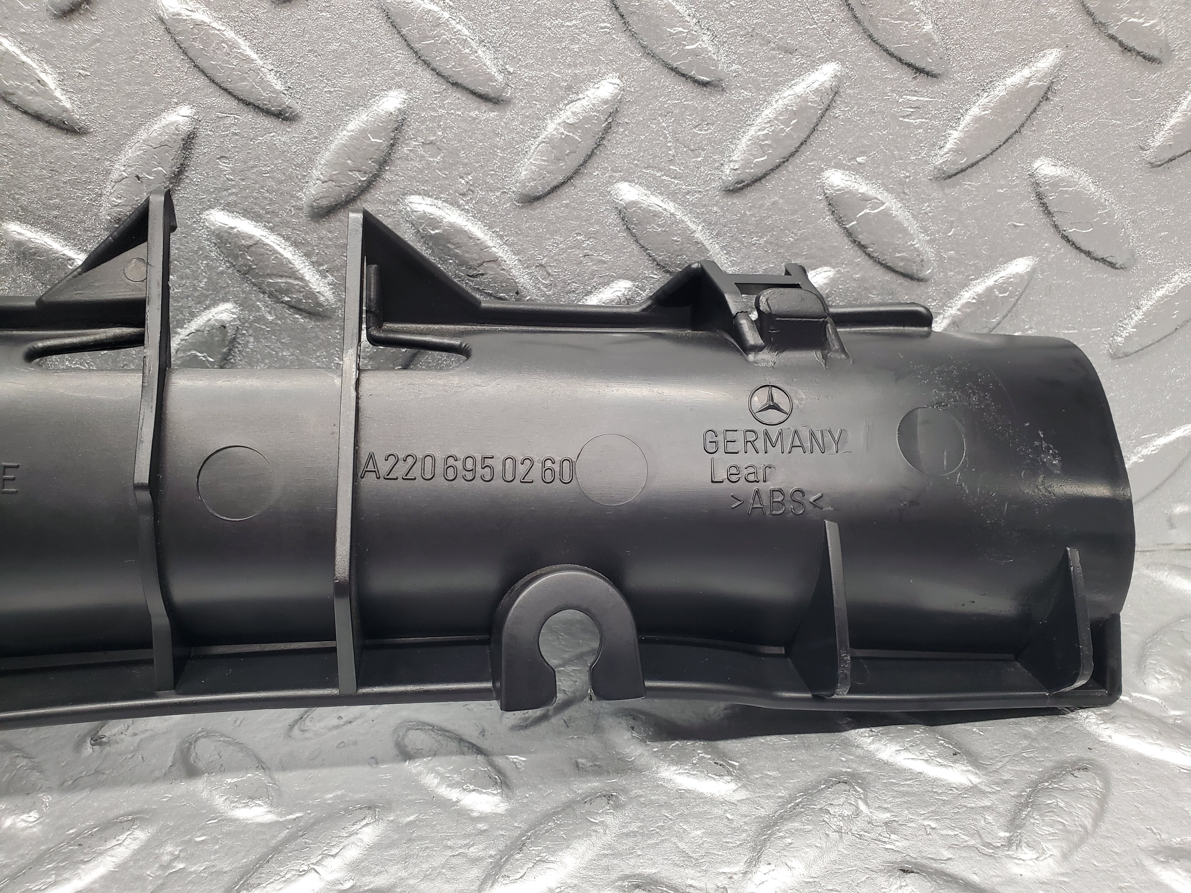 1528 Mercedes-Benz W220 S430 Rear Left Ledge Border 2206950260