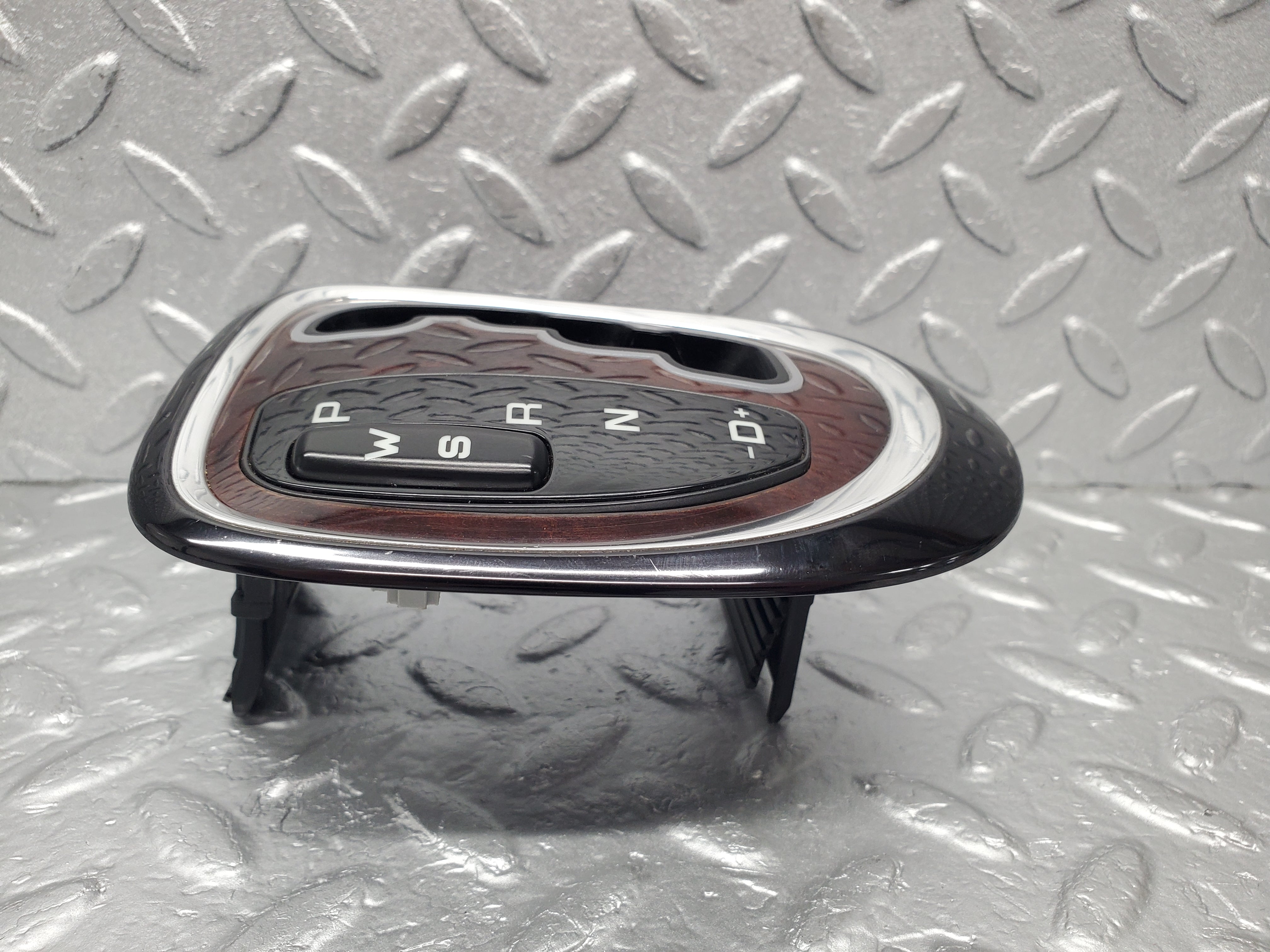 1529 Mercedes-Benz W220 S430 Automatic Gear Selector Surround Trim 2202671688