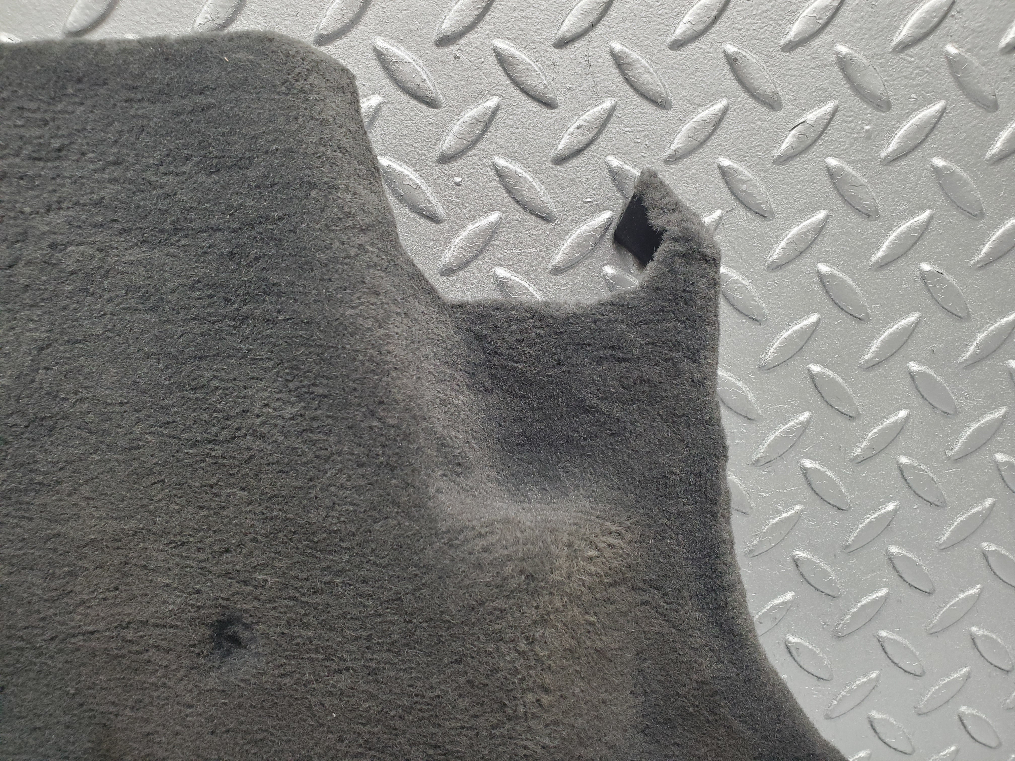 1532 Mercedes-Benz W220 S430 Front Right Kick Panel 2206800480