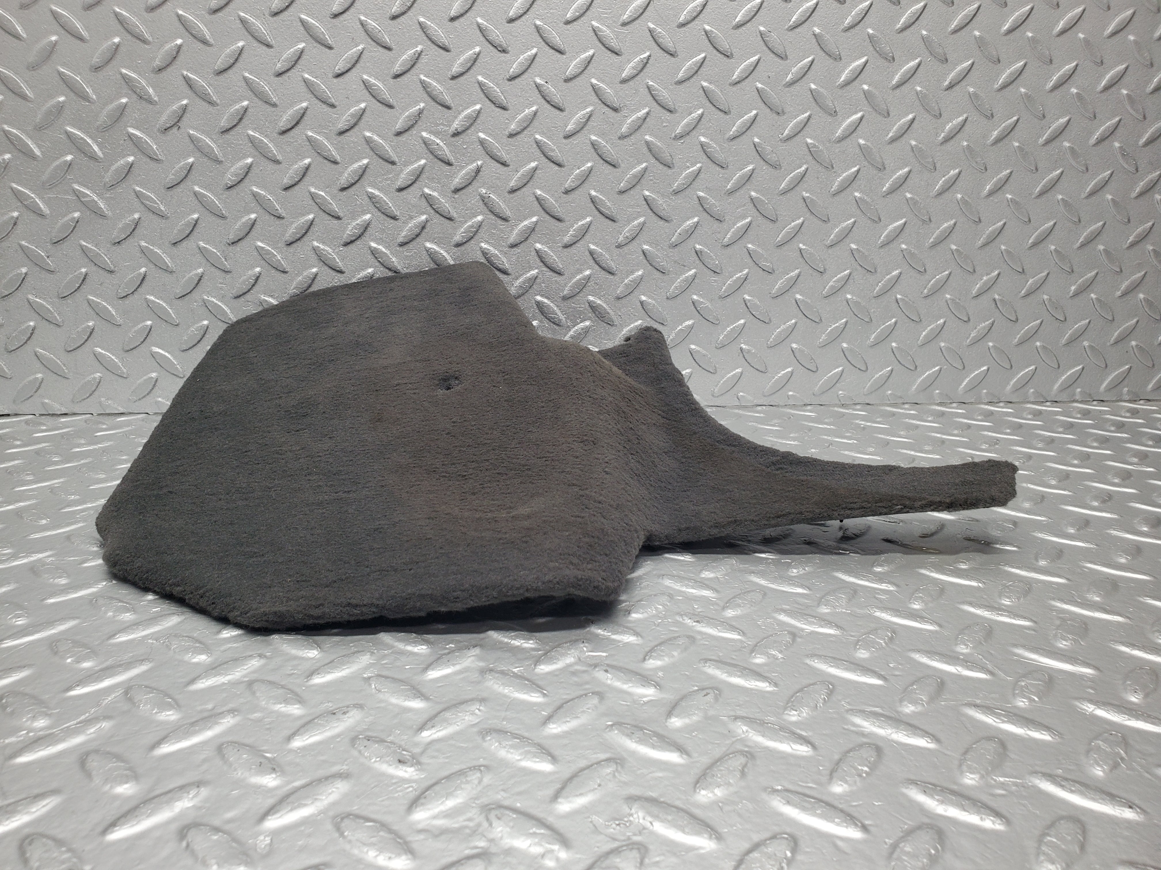 1532 Mercedes-Benz W220 S430 Front Right Kick Panel 2206800480