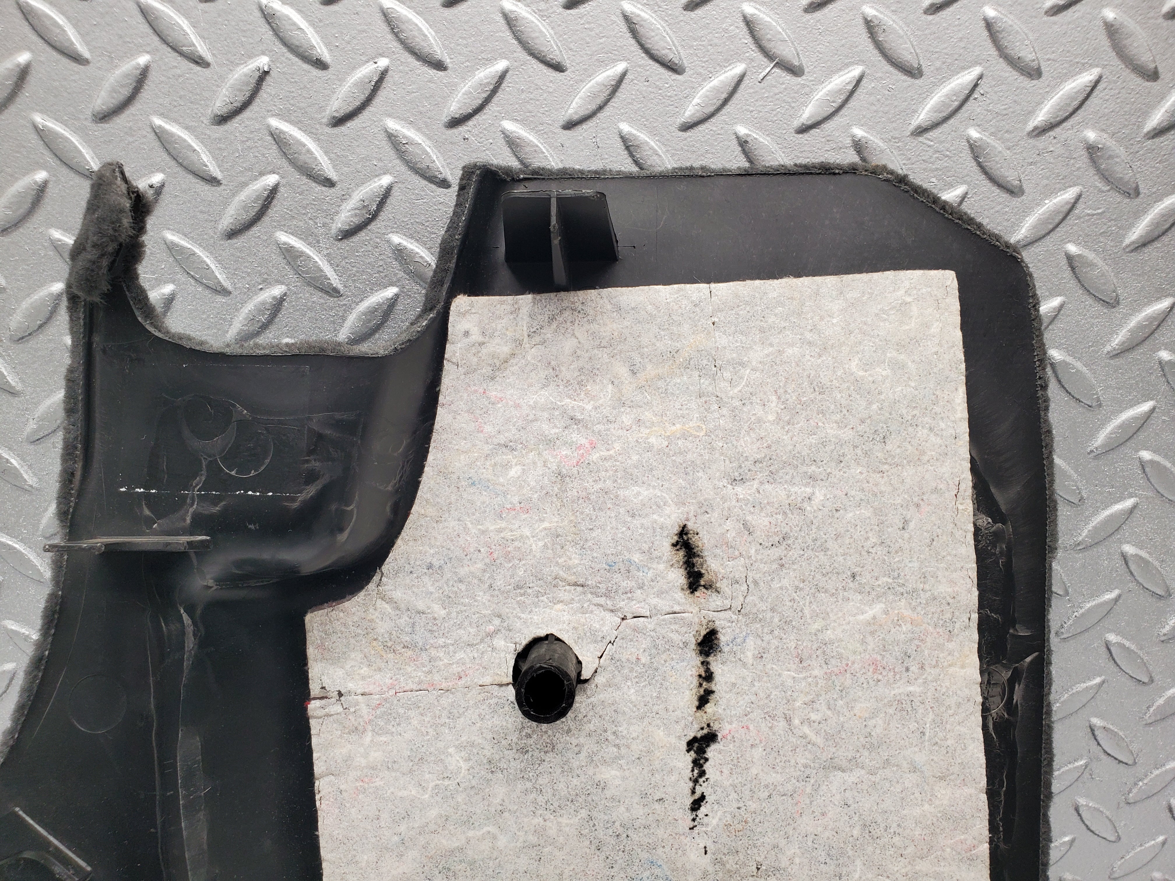 1532 Mercedes-Benz W220 S430 Front Right Kick Panel 2206800480