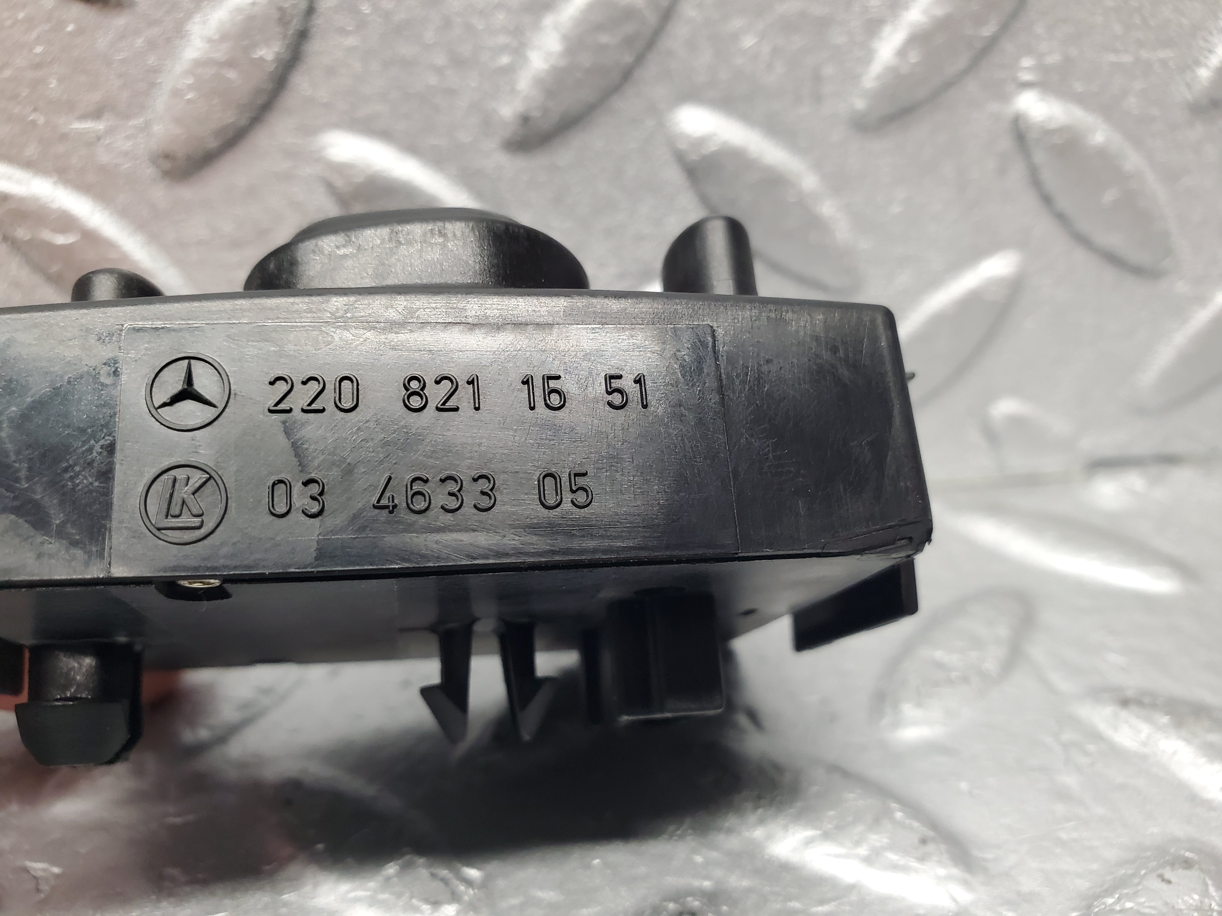 1535 Mercedes-Benz W220 S430 Electric Wing Mirror Control Switch 2208211651