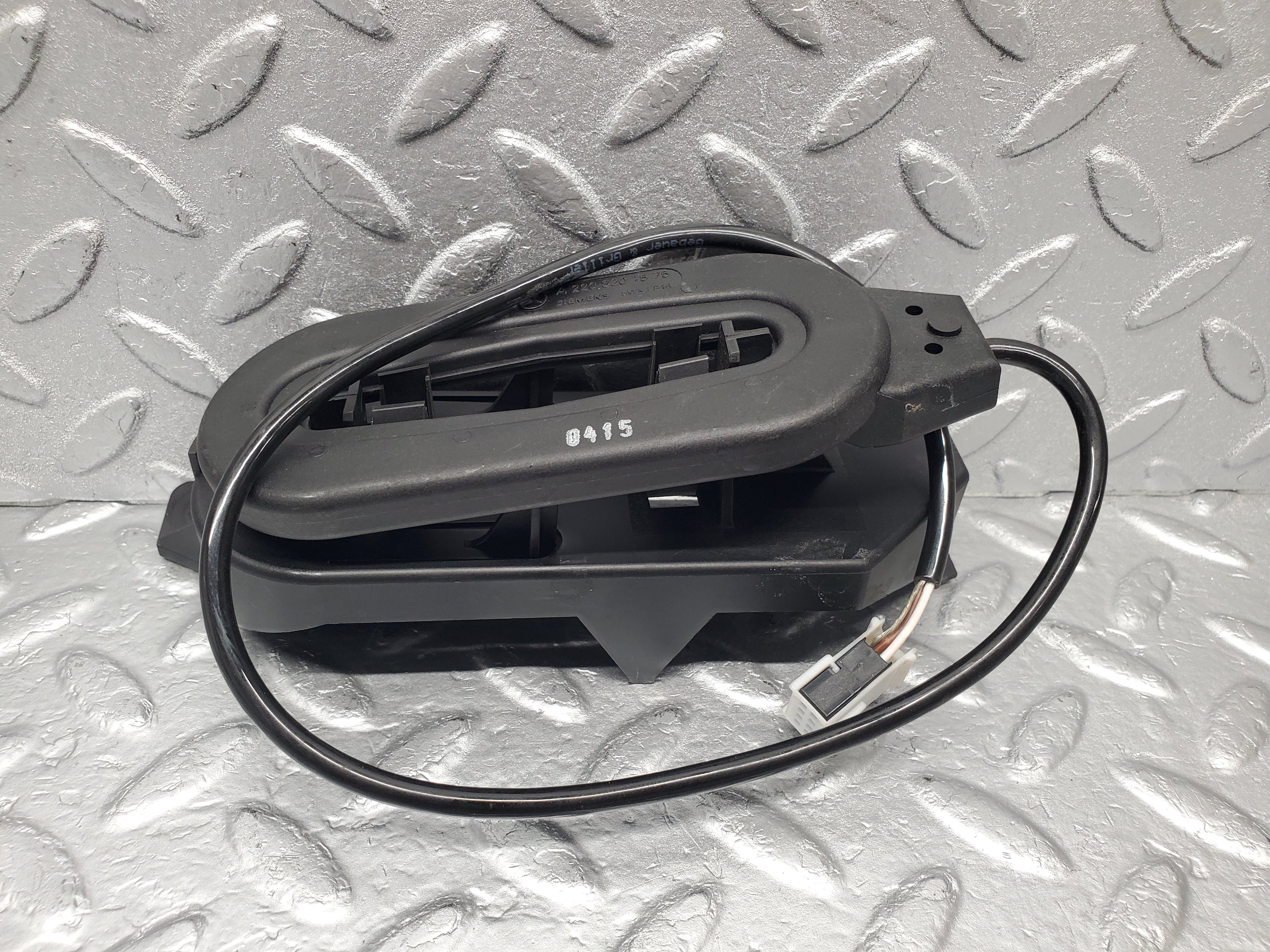 1536 Mercedes-Benz W220 S430 Keyless Go Antenna 2208201575