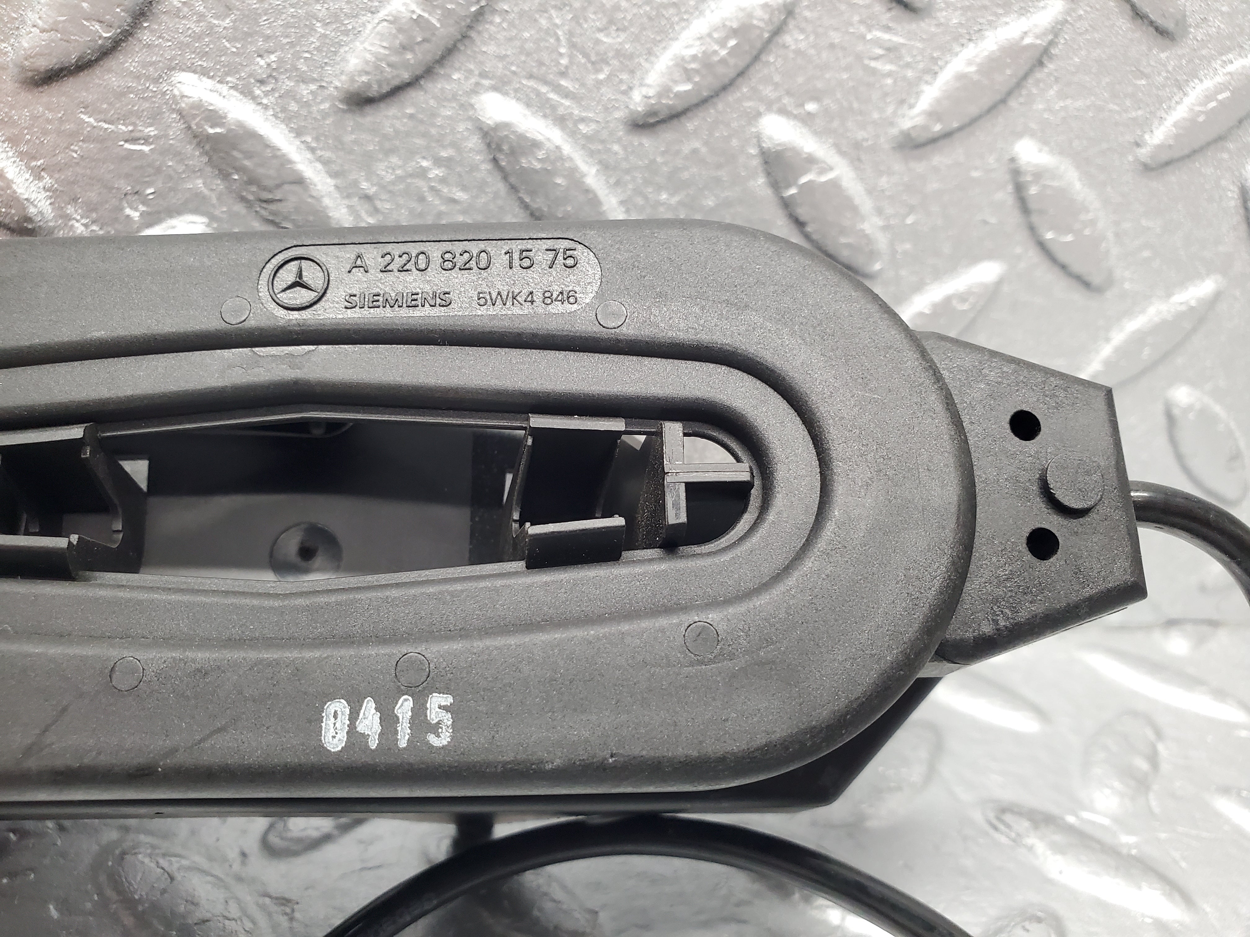 1536 Mercedes-Benz W220 S430 Keyless Go Antenna 2208201575