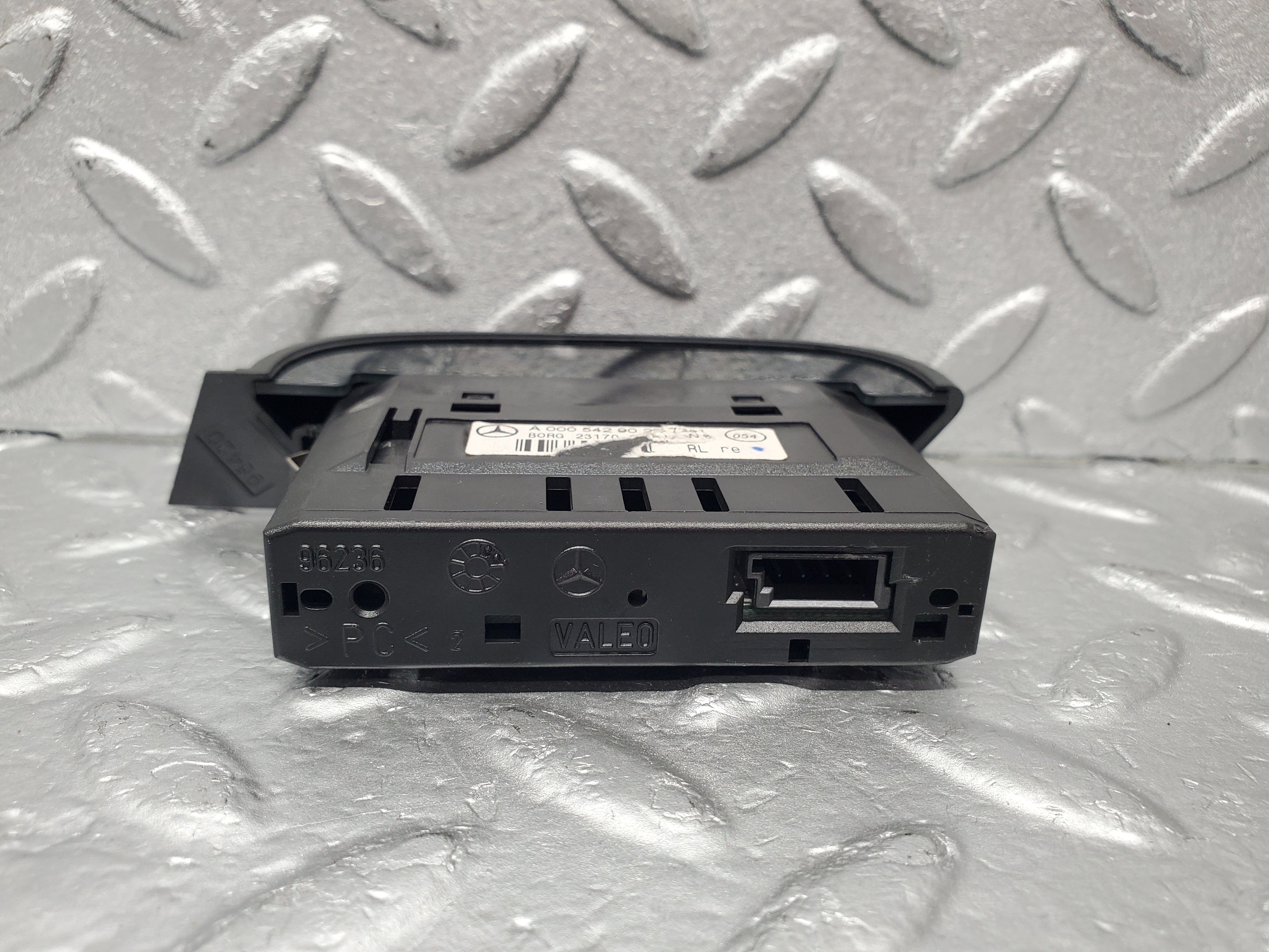 1537 Mercedes-Benz W220 S430 Parking Sensor Display 0005429023