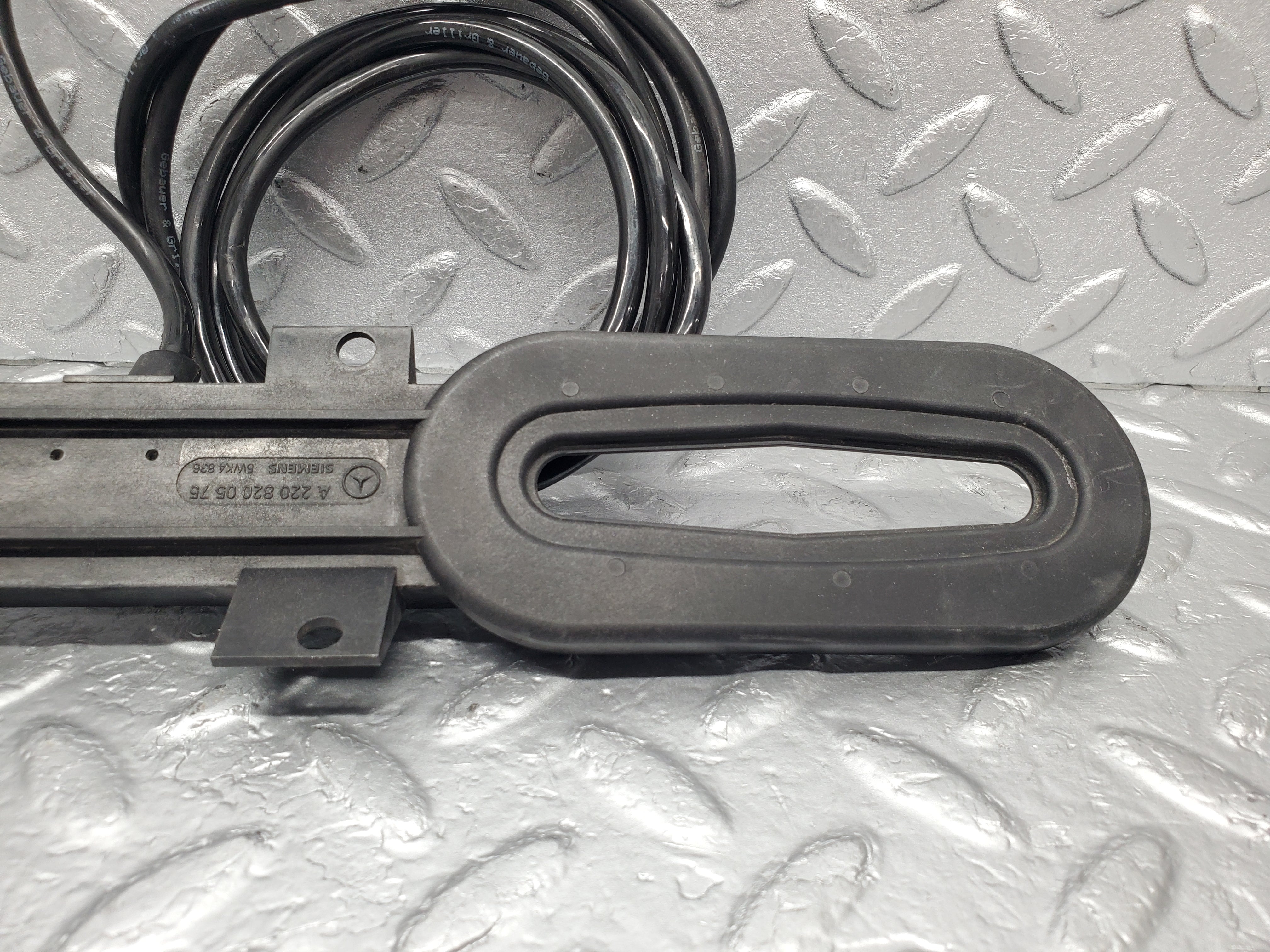 1549 Mercedes-Benz W220 S430 Rear Keyless Go Antenna 2208200575