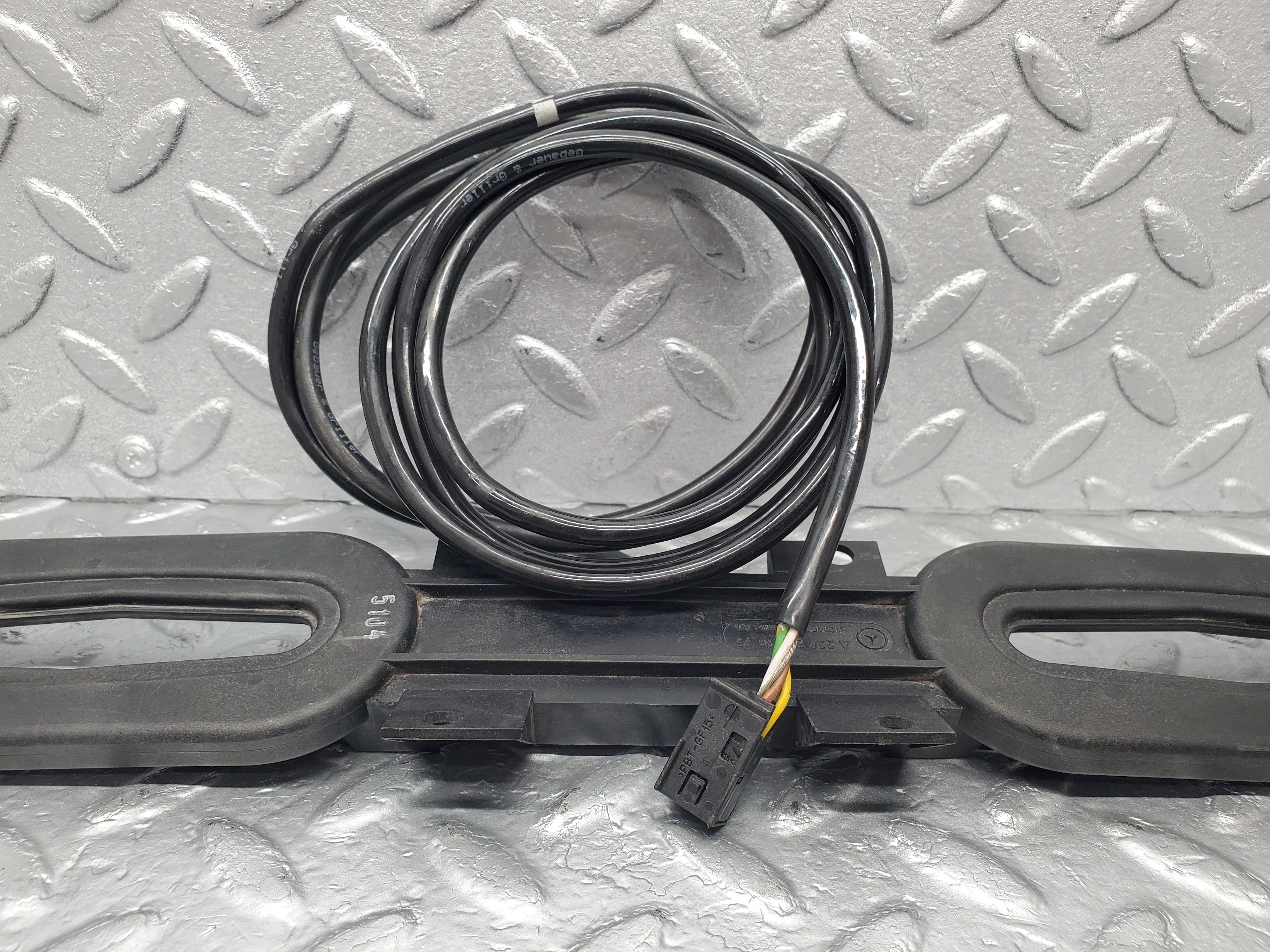 1549 Mercedes-Benz W220 S430 Rear Keyless Go Antenna 2208200575