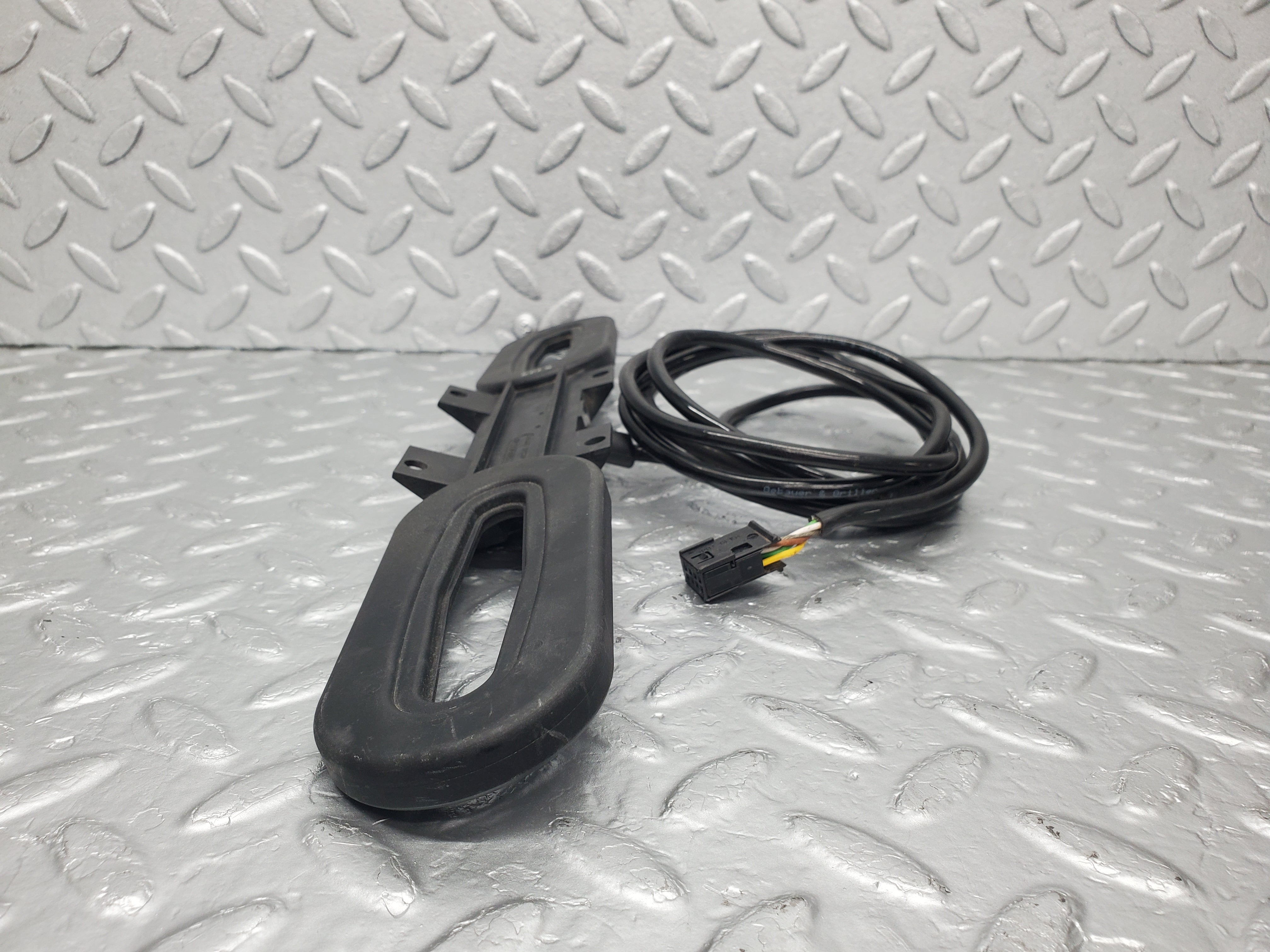 1549 Mercedes-Benz W220 S430 Rear Keyless Go Antenna 2208200575