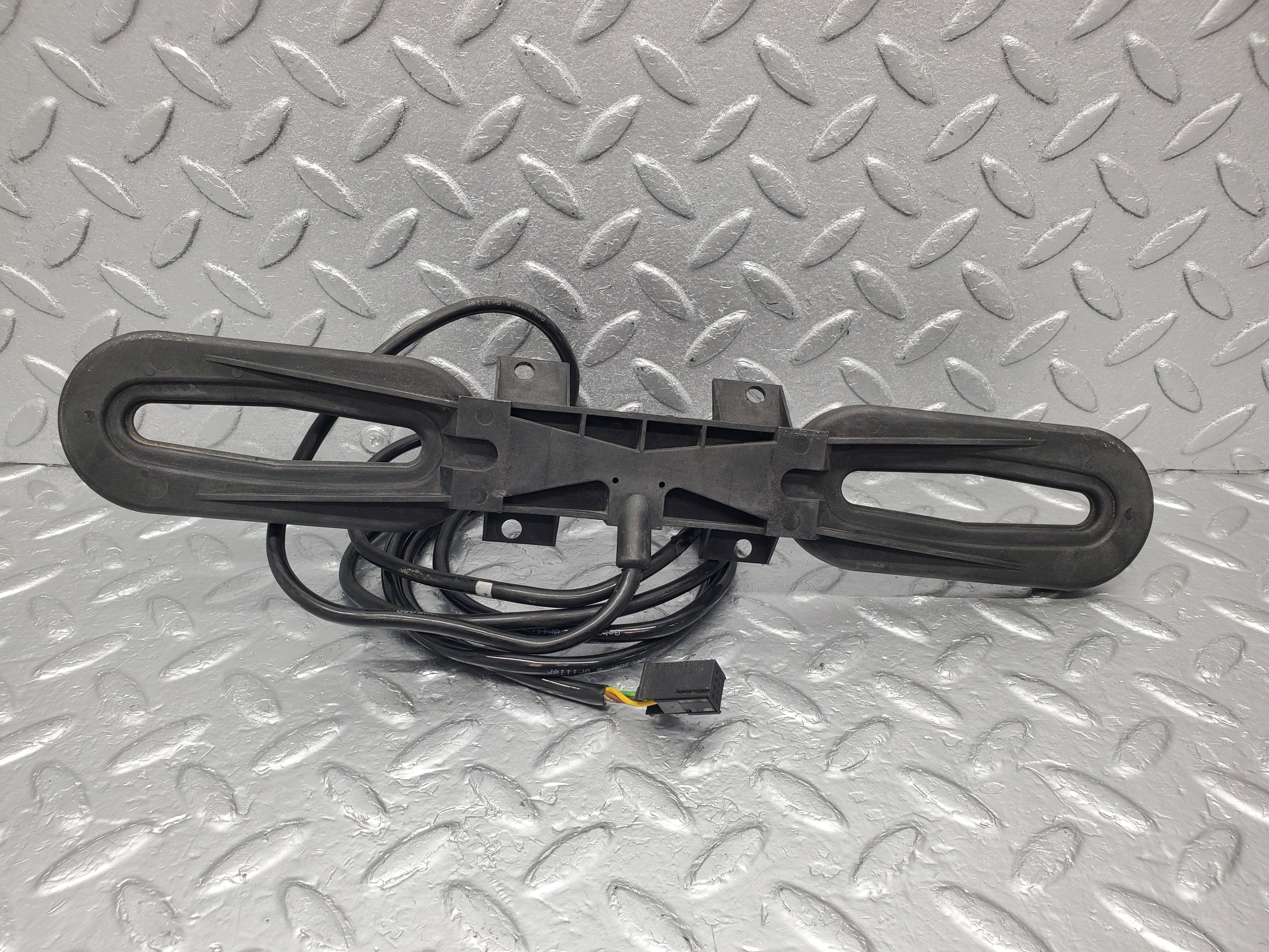 1549 Mercedes-Benz W220 S430 Rear Keyless Go Antenna 2208200575